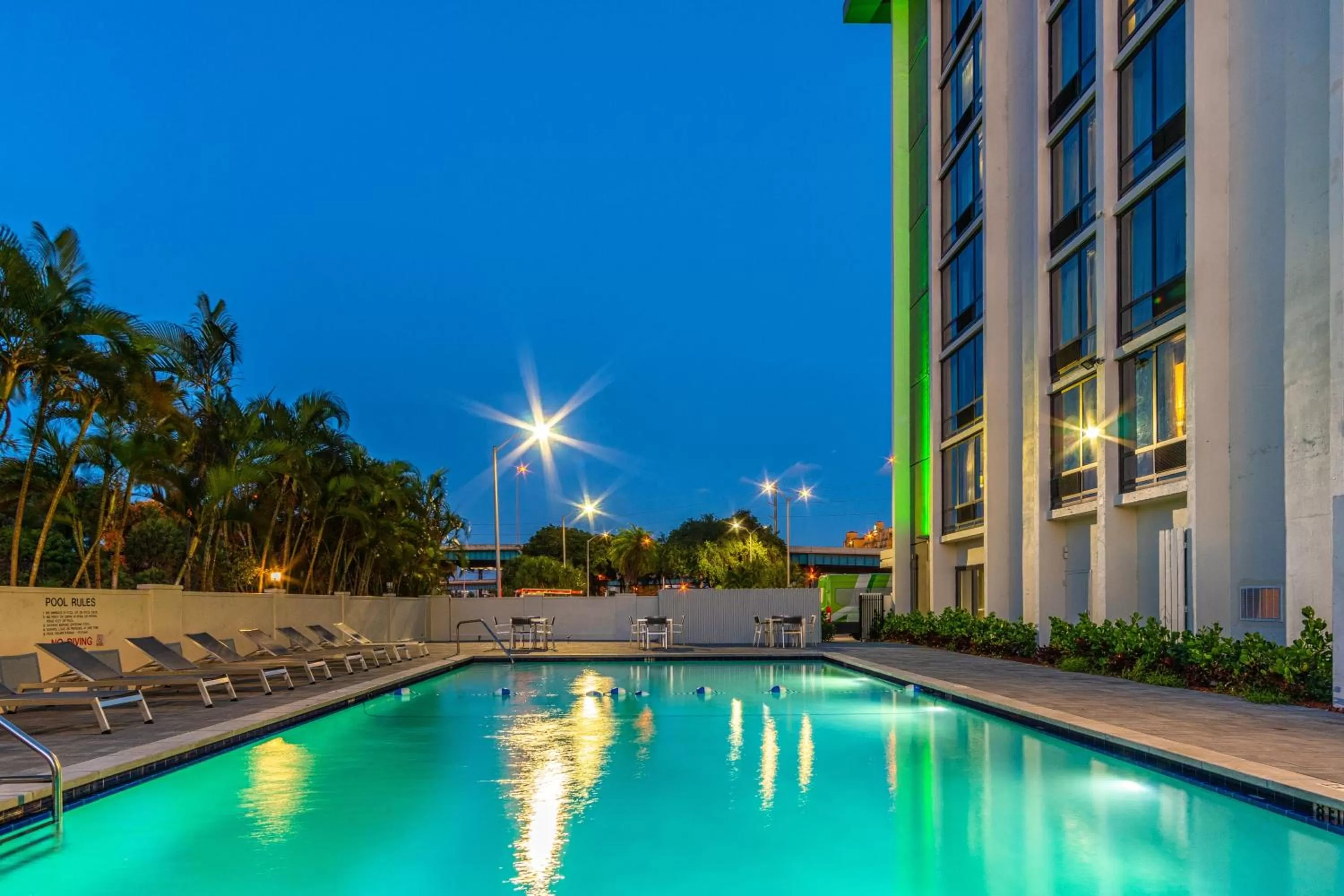 Swimming pool in Holiday Inn Miami International Airport by IHG