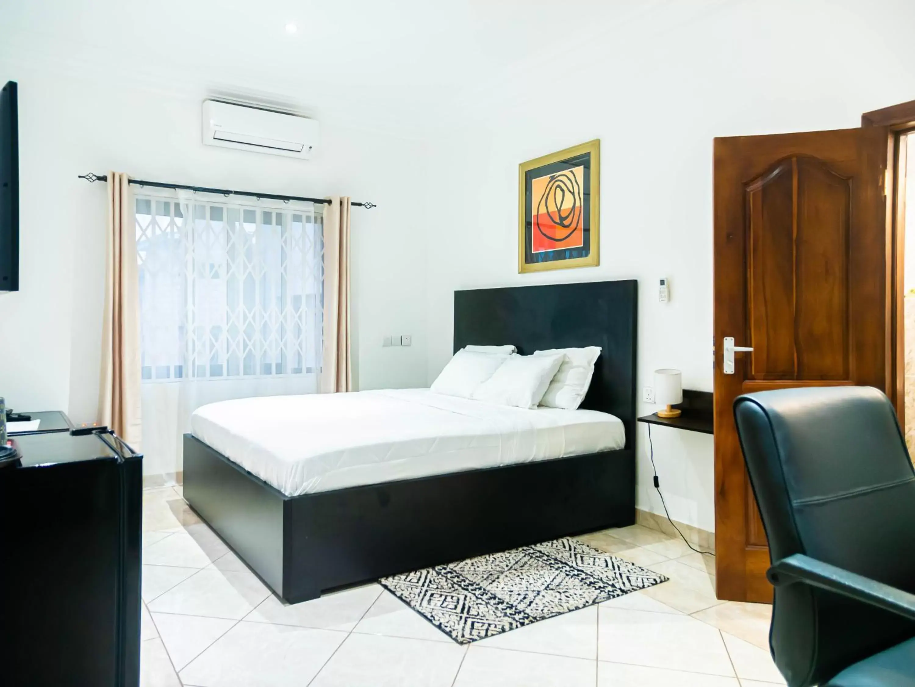 Deluxe Queen Room - single occupancy in KoKo Palm Inn LTD Deluxe Queen Room - single occupancy in KoKo Palm Inn LTD