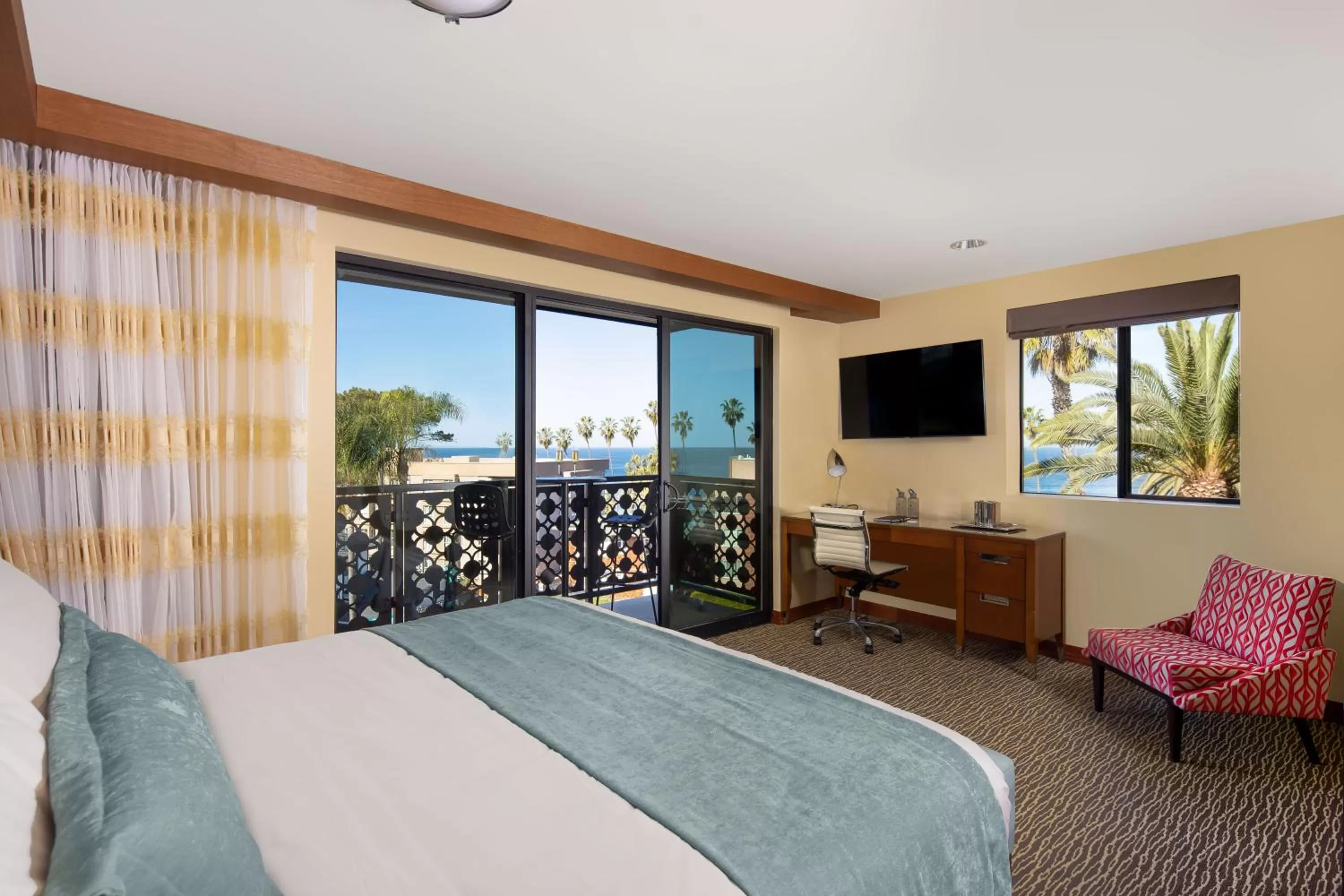 Photo of the whole room, Bed in Cormorant Boutique Hotel