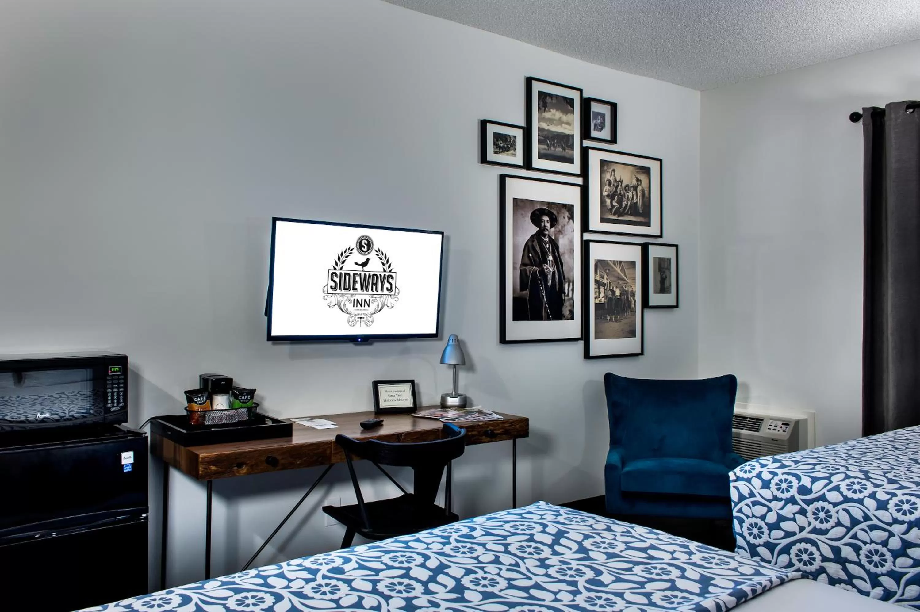 Bedroom, Bed in Sideways Inn