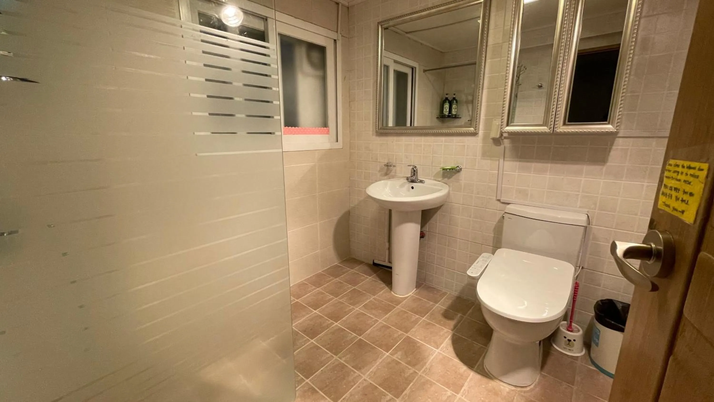 Shower in Hongdae Style Guesthouse