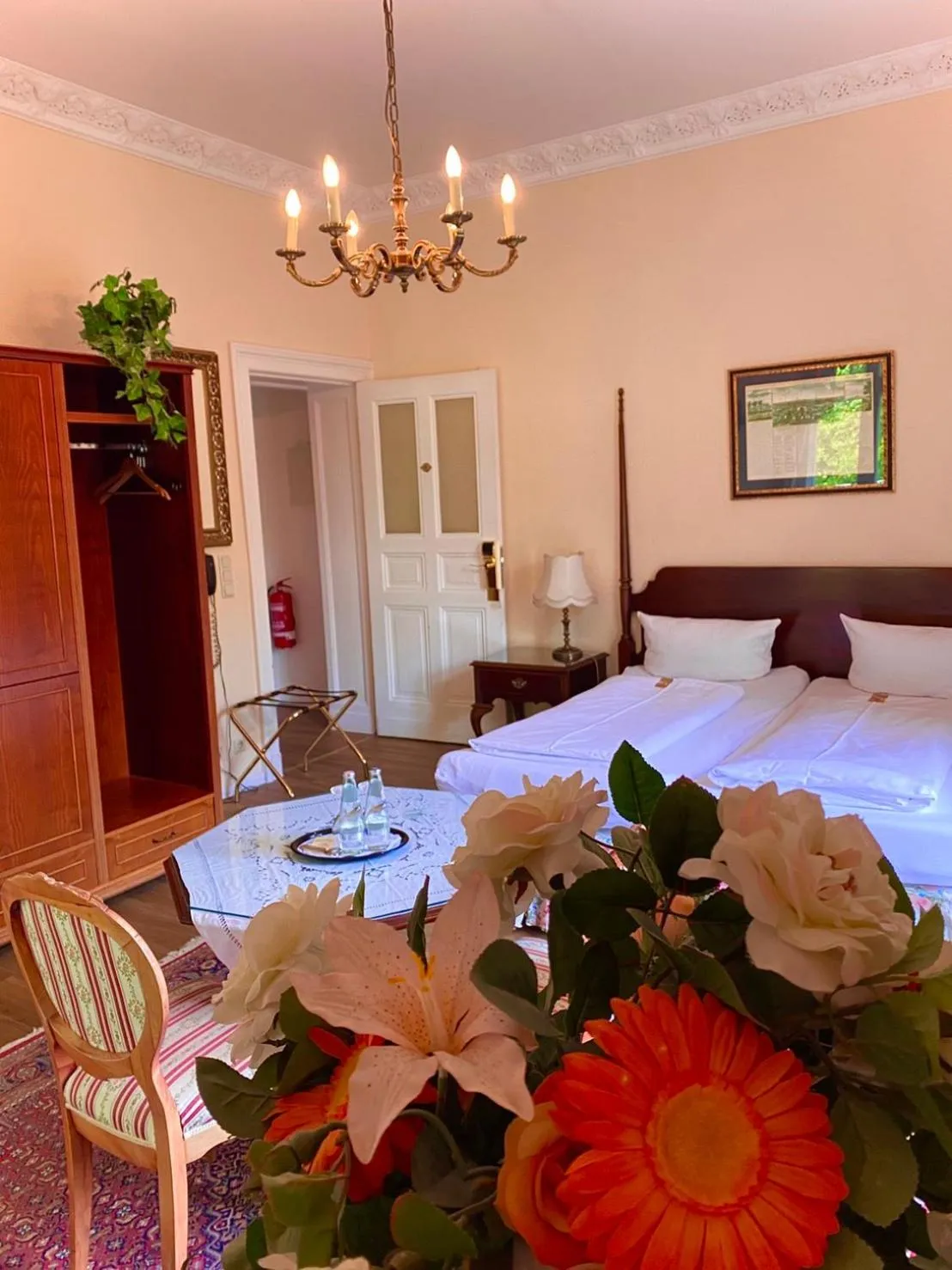 Photo of the whole room, Bed in Hotel Kronprinz