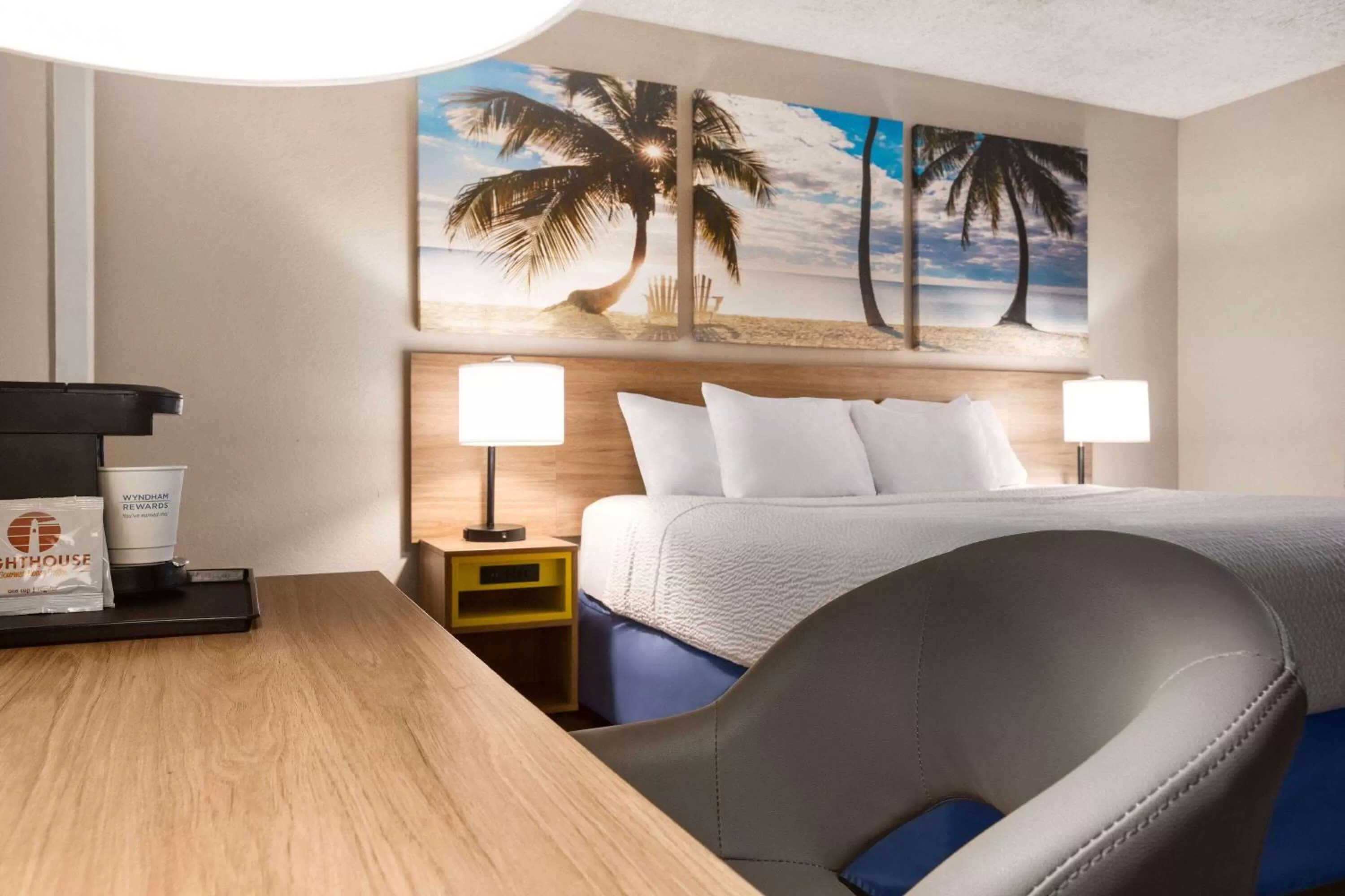 Photo of the whole room, Bed in Days Inn by Wyndham Miami Airport North