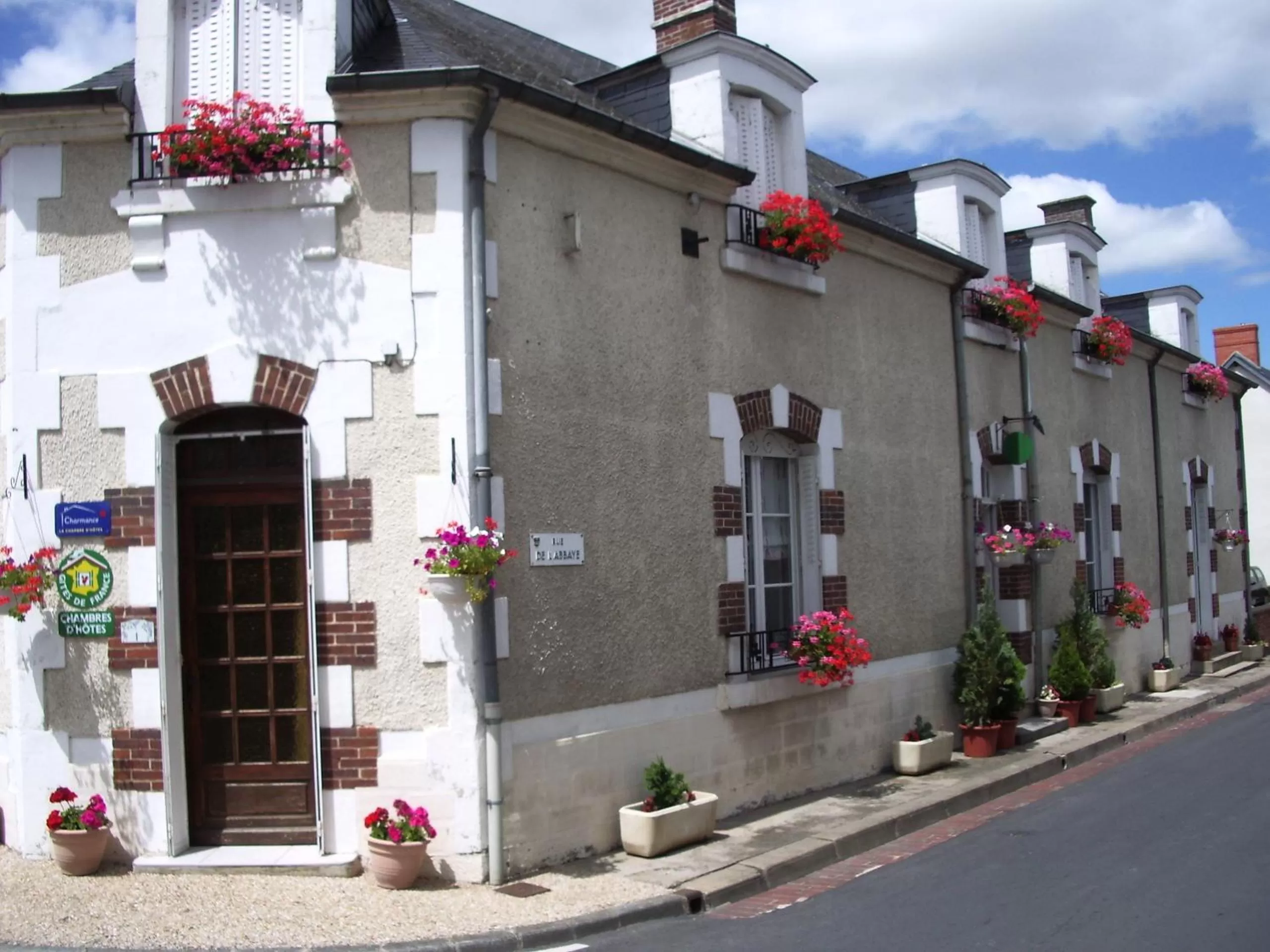 Facade/entrance in Les Glycines