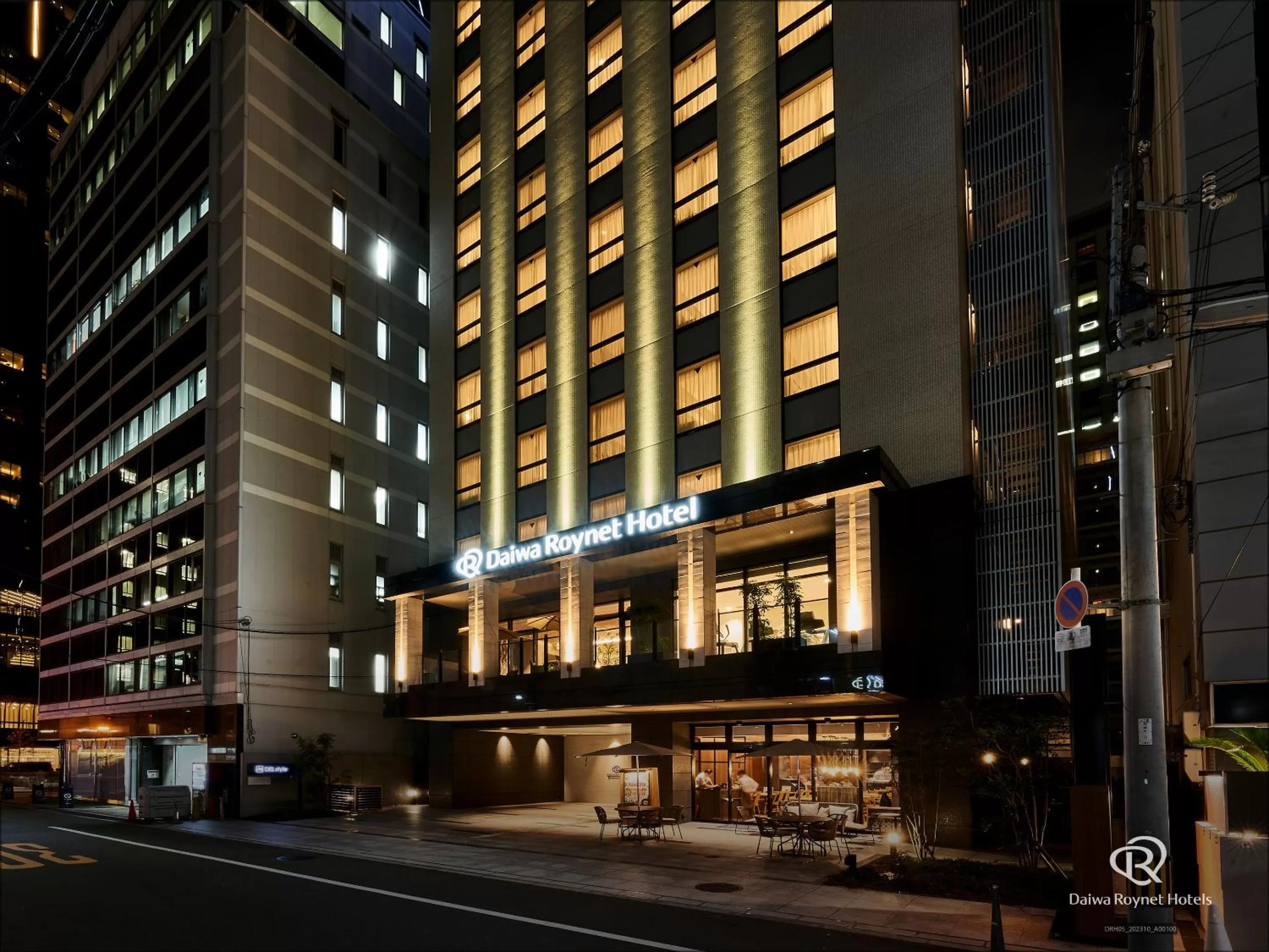 Property building in DEL style Osaka-Shinsaibashi by Daiwa Roynet Hotel