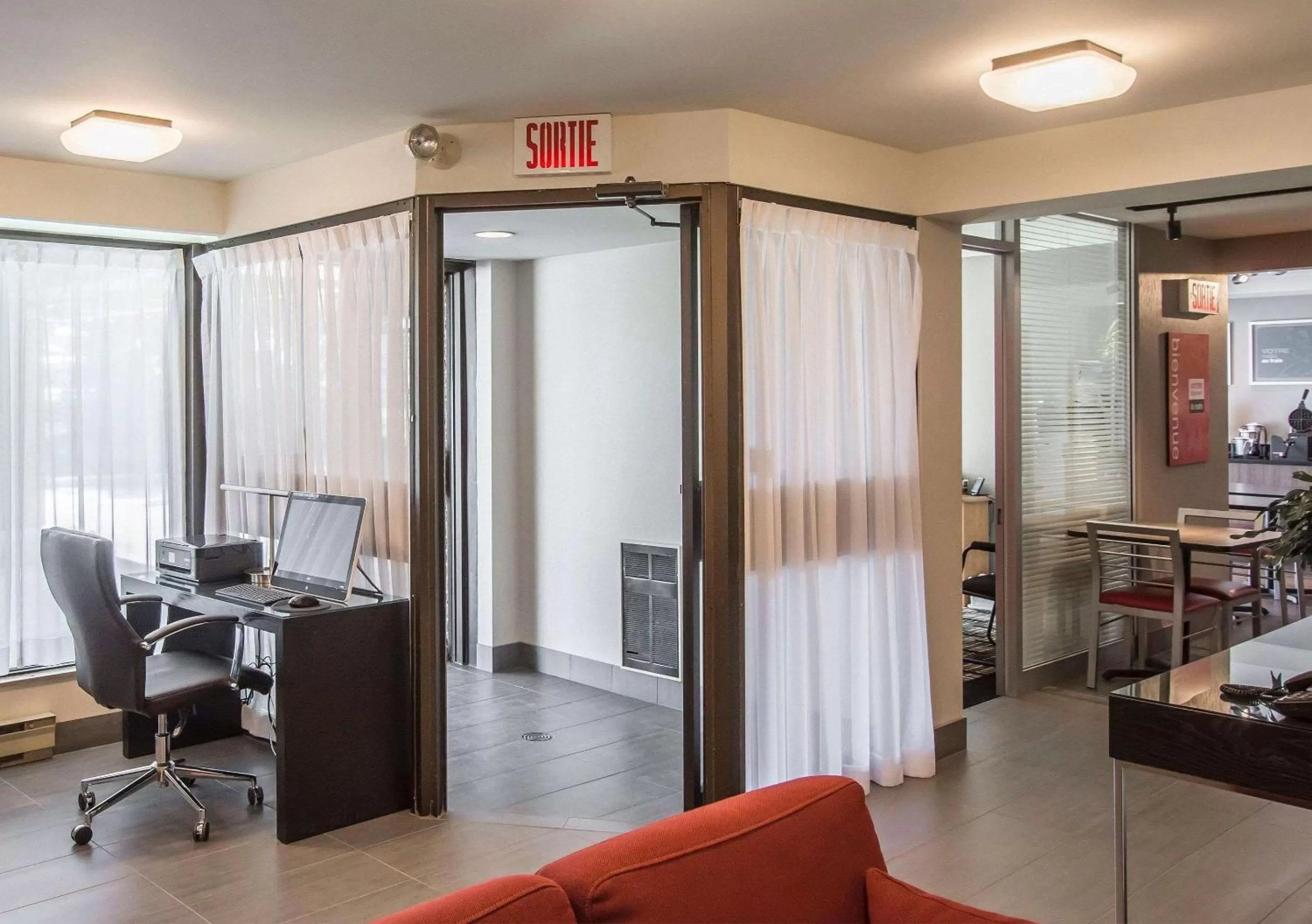 Lobby or reception in Comfort Inn Sherbrooke