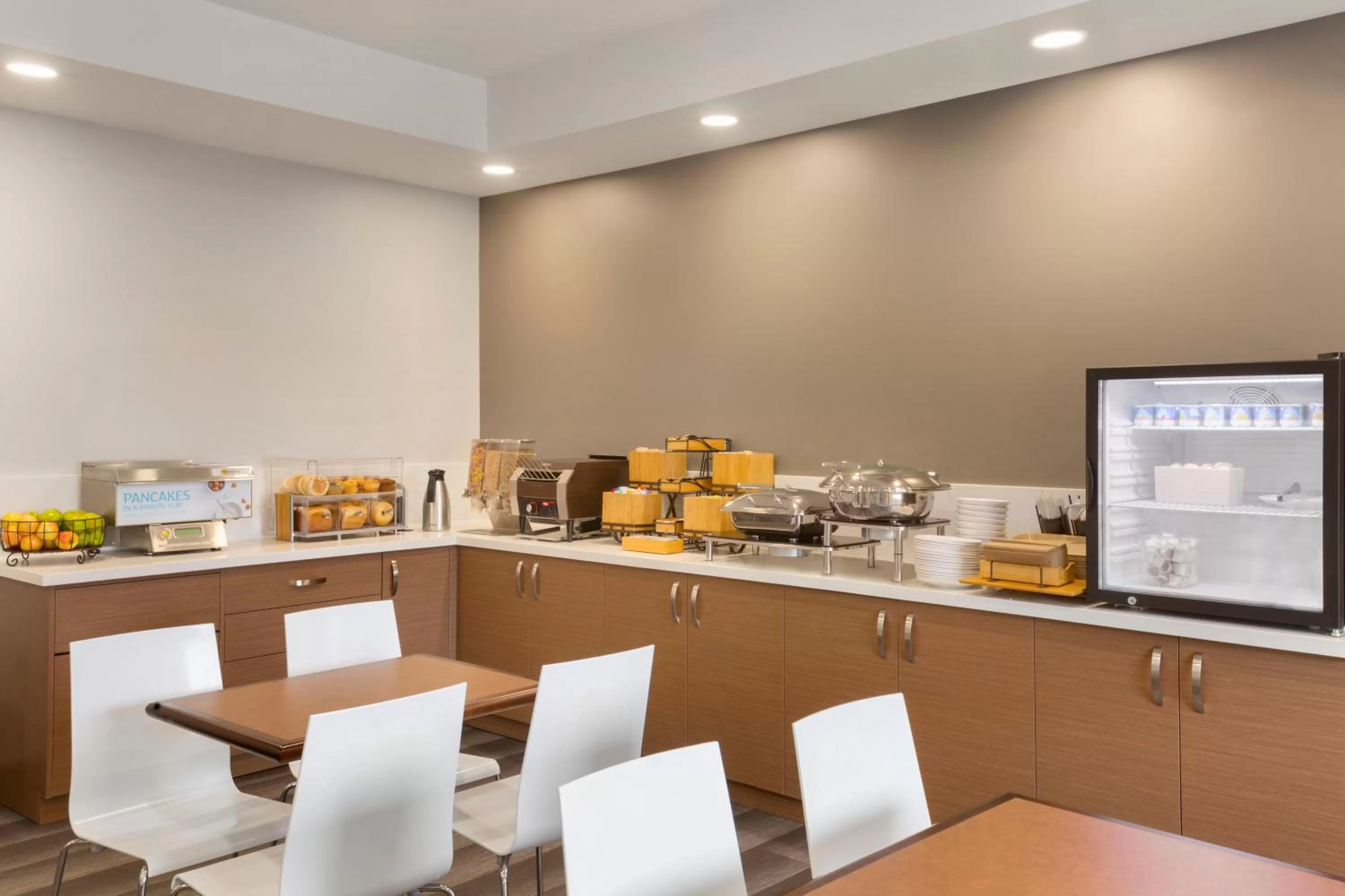 Breakfast in Microtel Inn & Suites by Wyndham Wheeler Ridge