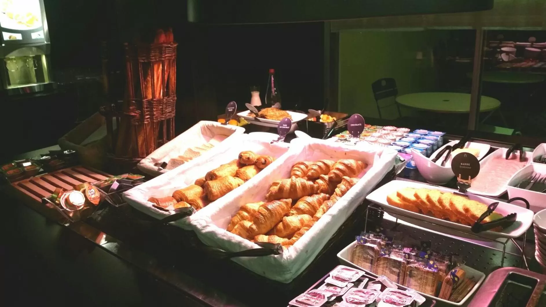 Breakfast in Kyriad Direct Marseille Ouest - Martigues