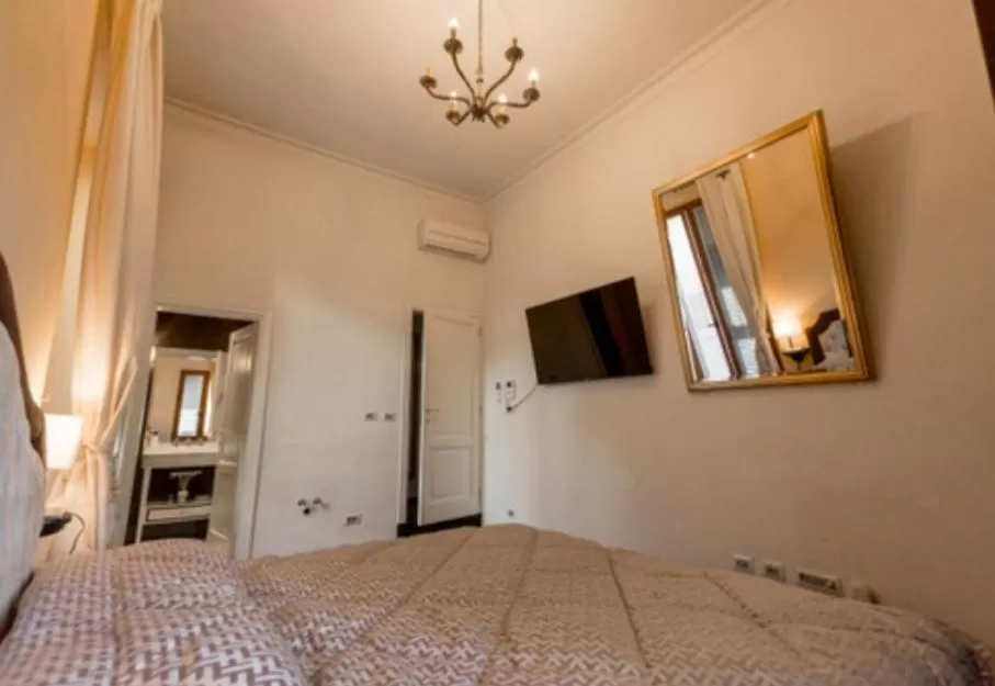 Bed in Borgo Pinti Suites Le Stanze dei Nobili