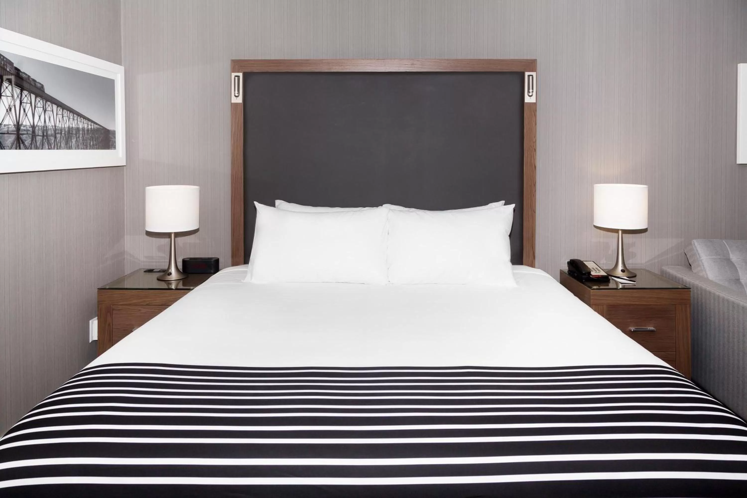 Photo of the whole room, Bed in Sandman Signature Lethbridge Lodge