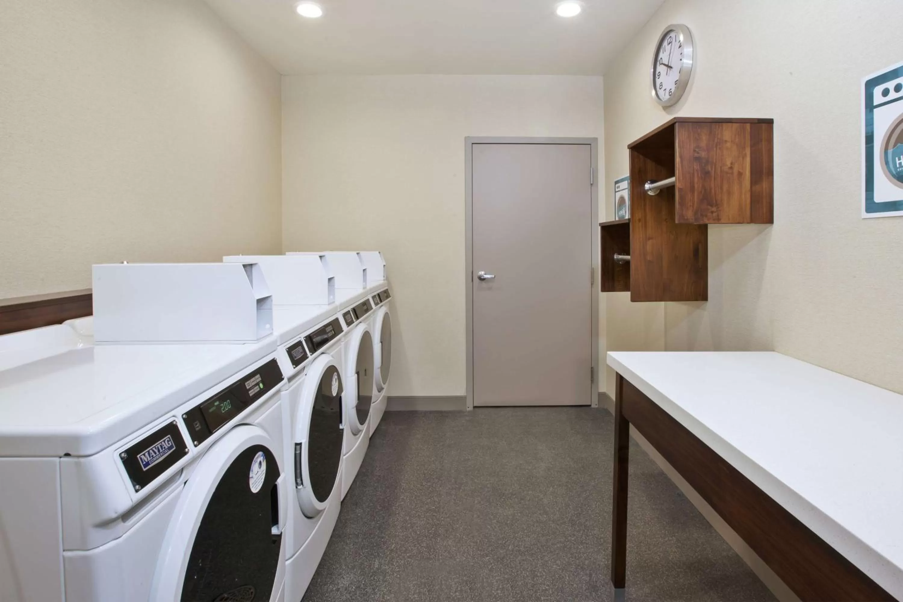 Property building, Bed in Home2 Suites By Hilton West Bloomfield, Mi