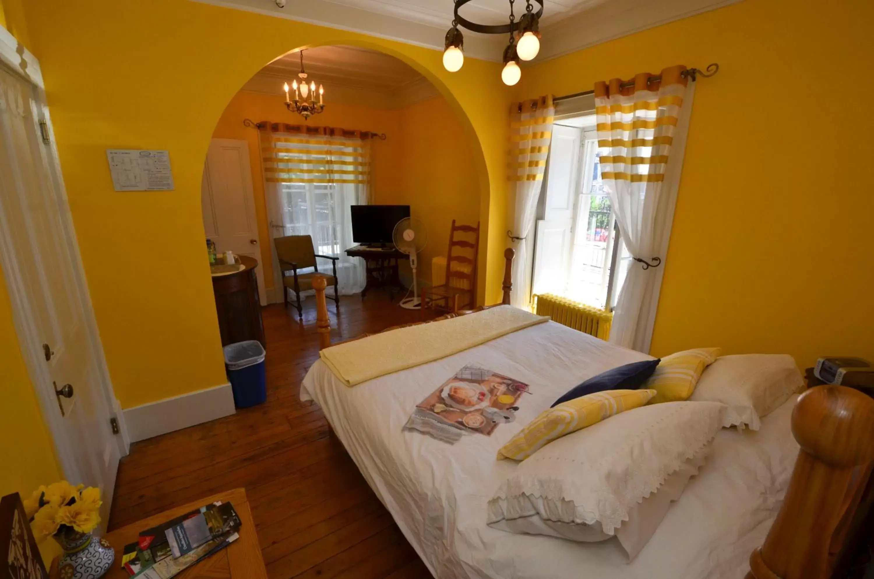 Standard Queen Room in La Maison Rousseau Standard Queen Room in La Maison Rousseau