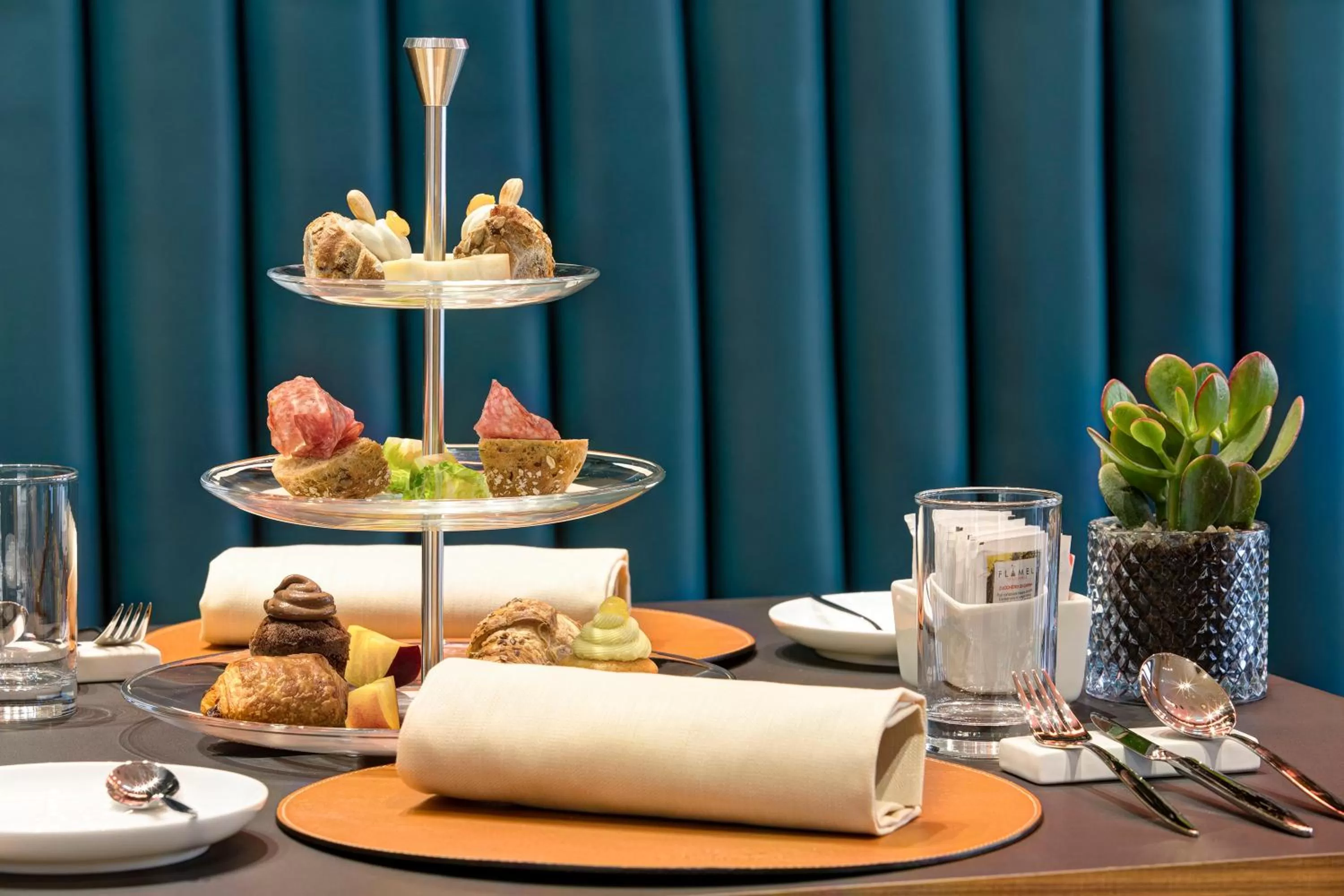 Food and drinks in LUGANODANTE Boutique & Lifestyle Hotel