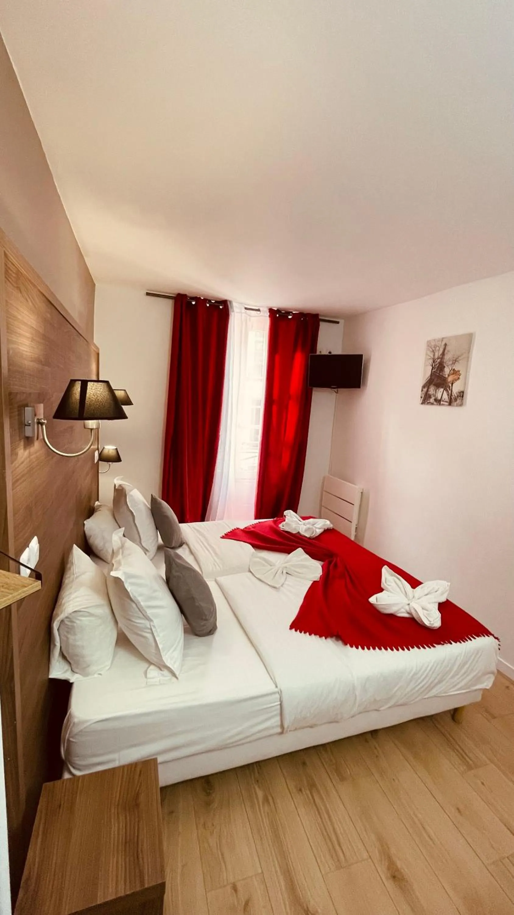 Photo of the whole room in Jeff Hotel