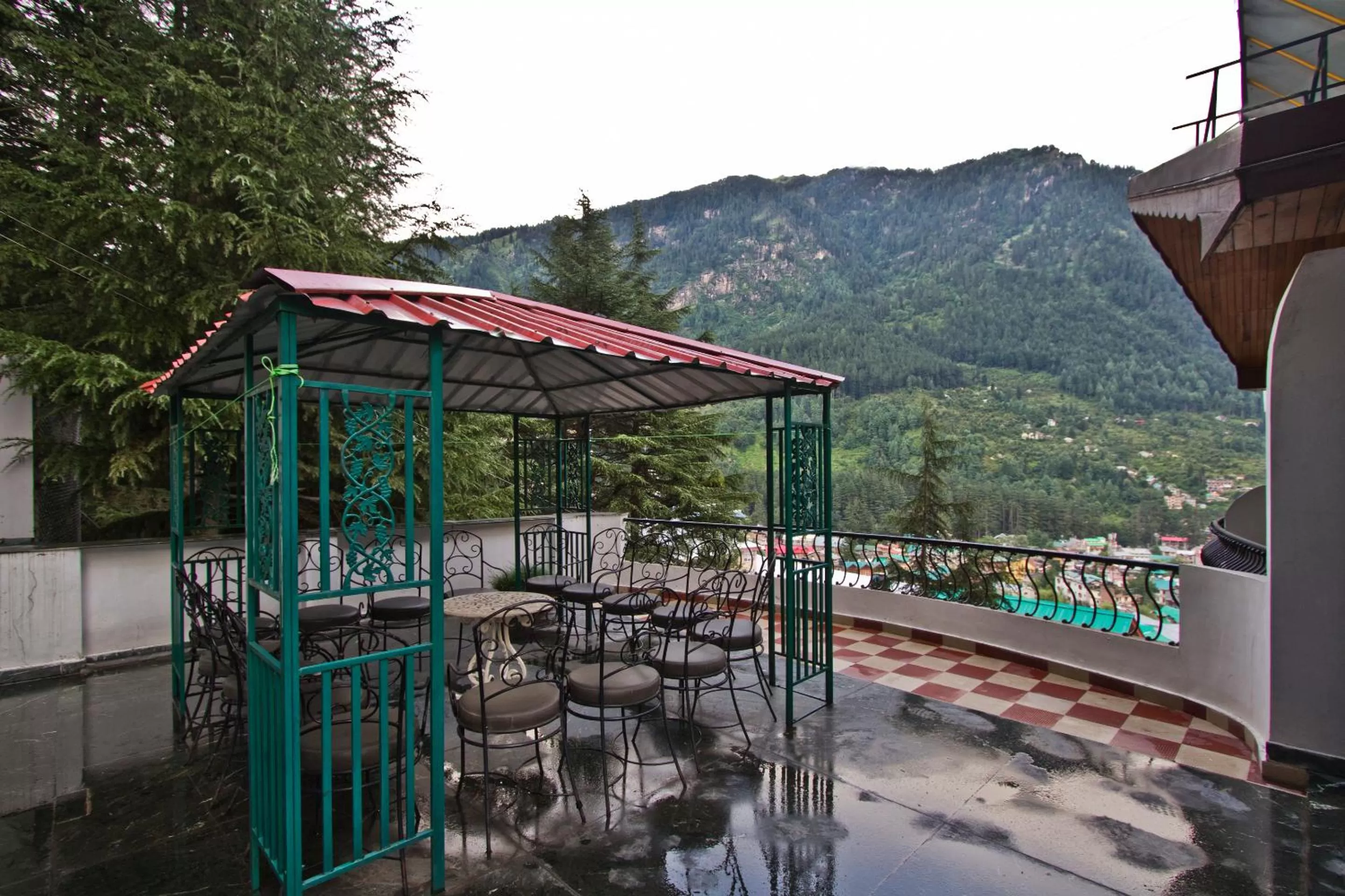 Balcony/Terrace in Hotel Broadways Inn