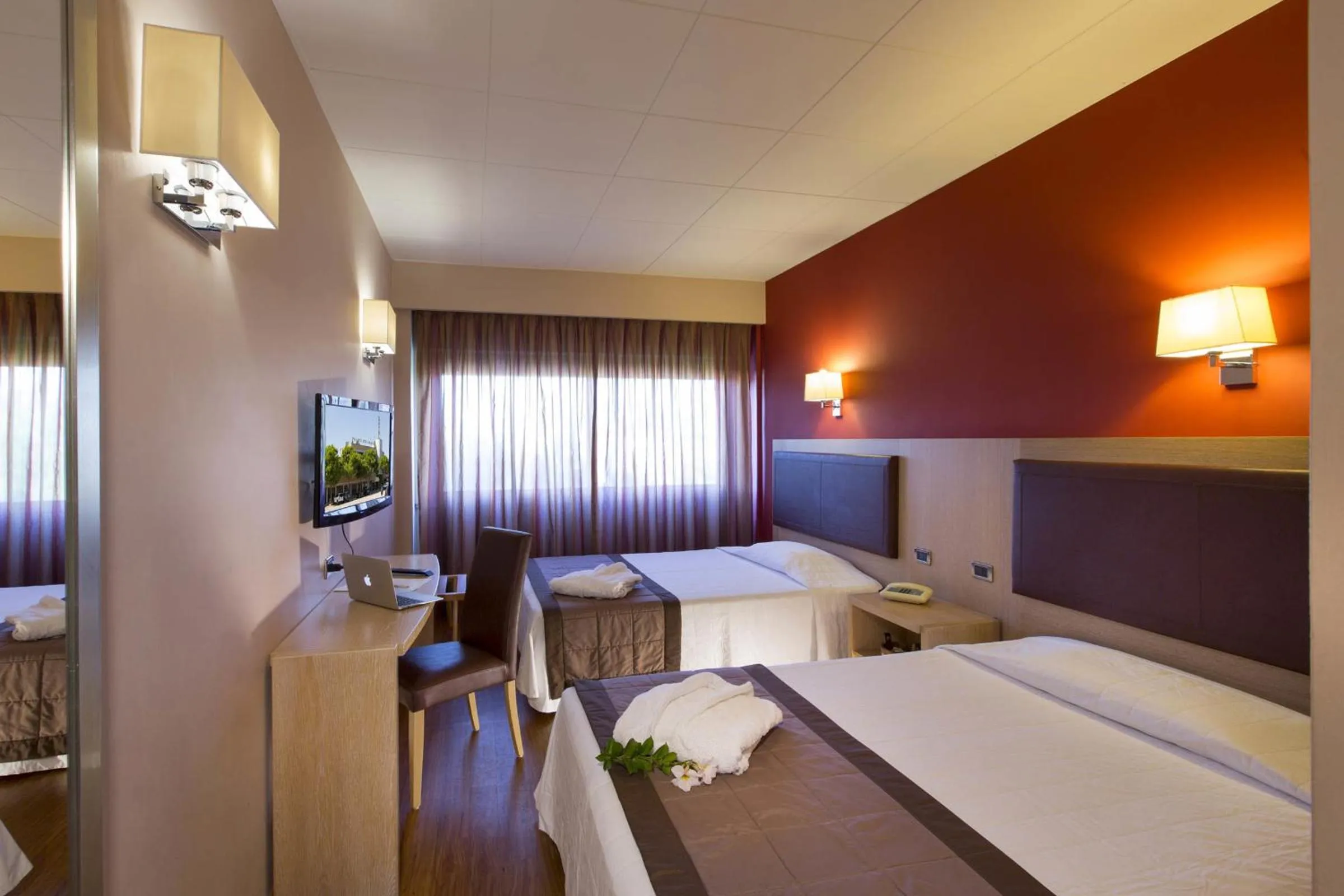 Photo of the whole room, Bed in Hotel Palace del Conero