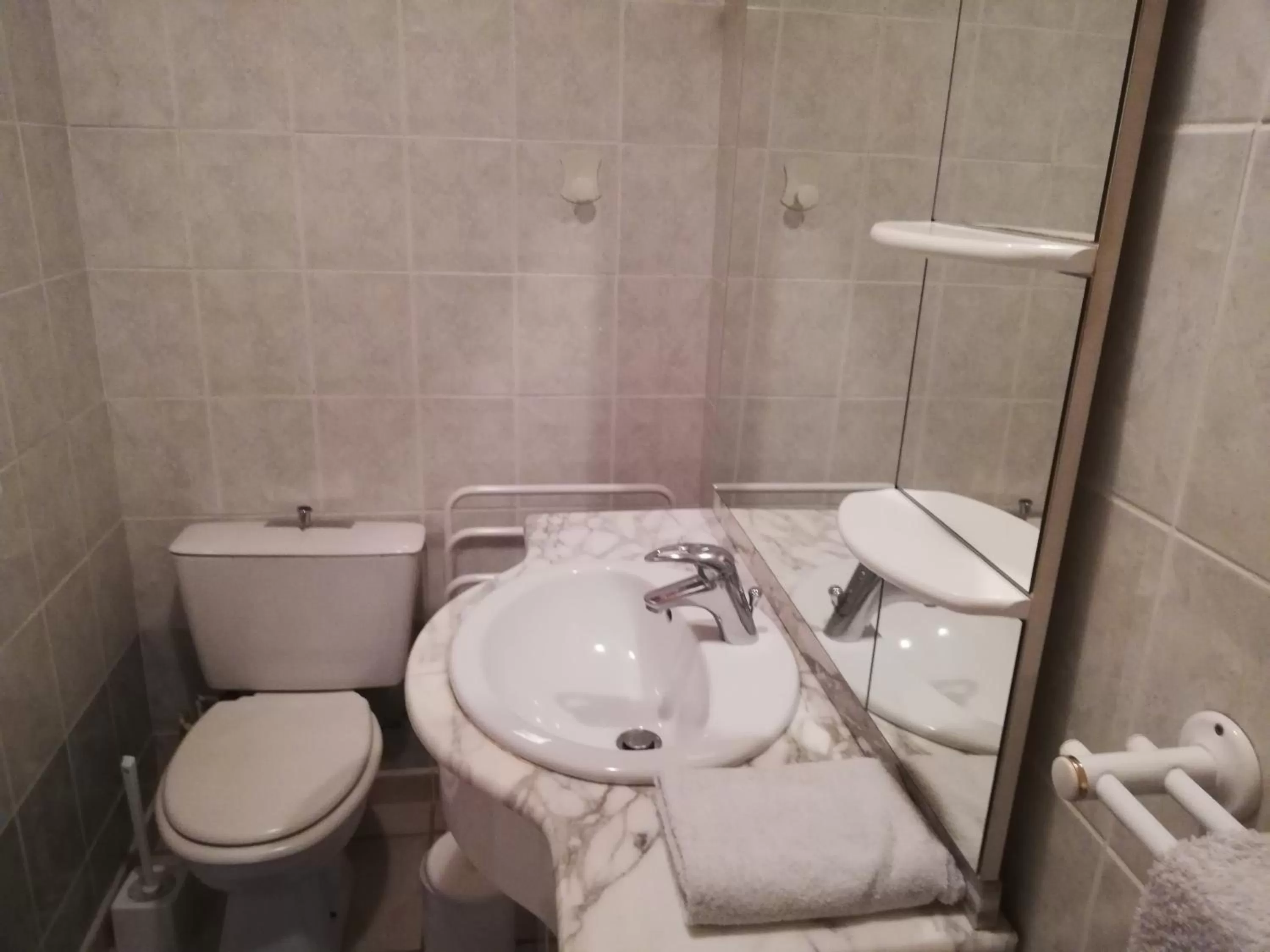 Toilet in Apartments Moulin du Martinet - Chambre d'hôte