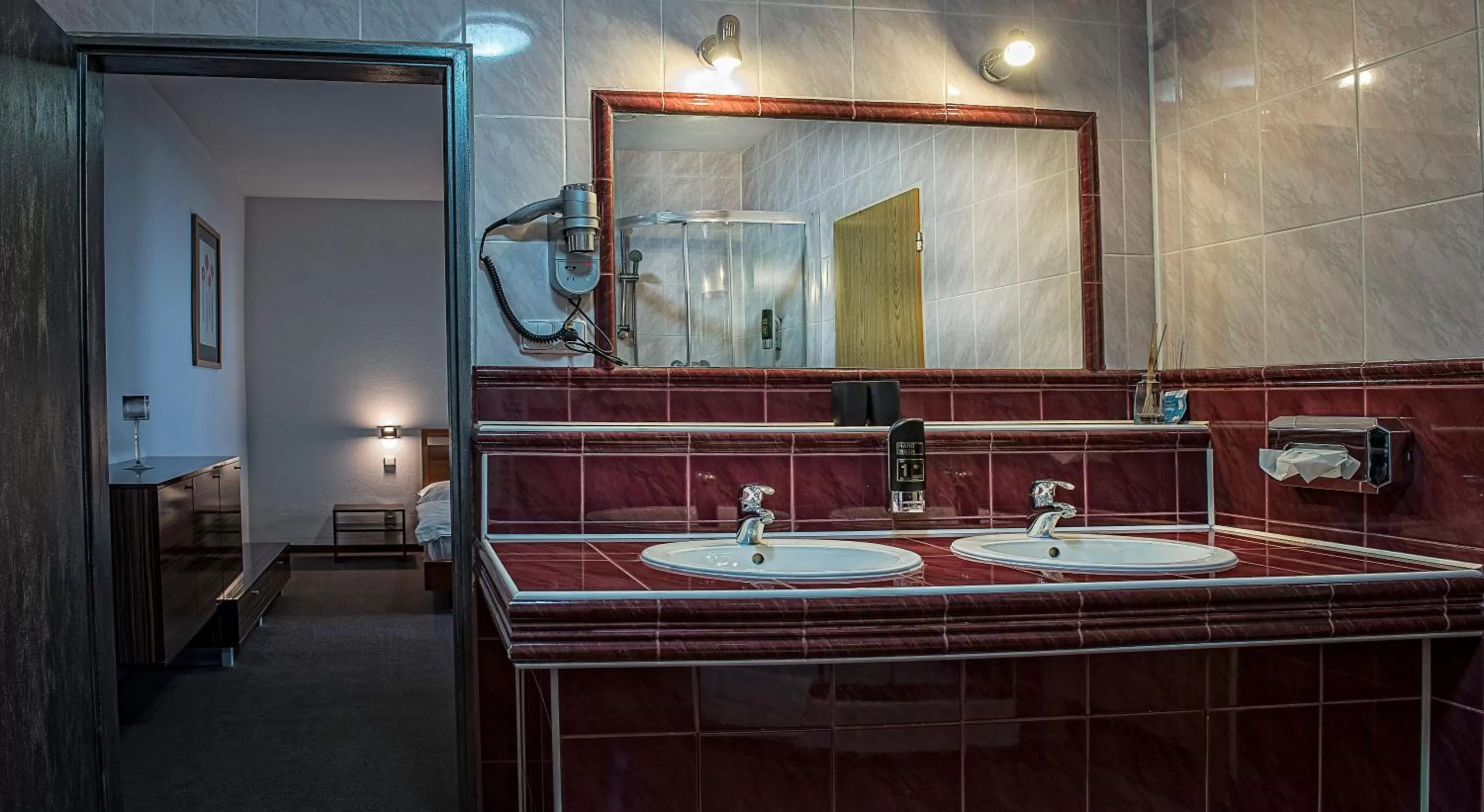 Shower in Hotel Polo