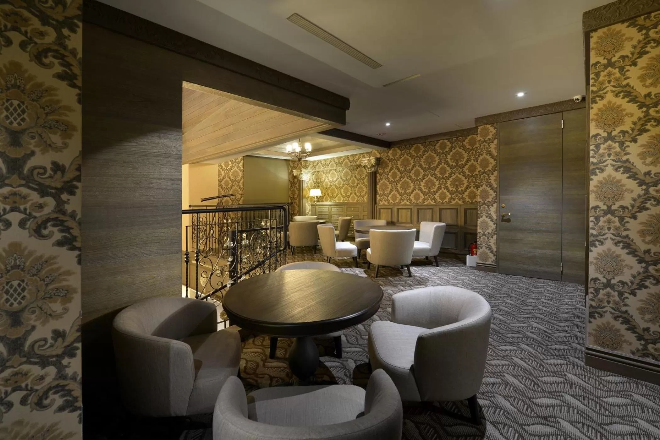 Seating area in Golden Tulip RS Boutique Hotel-Tainan