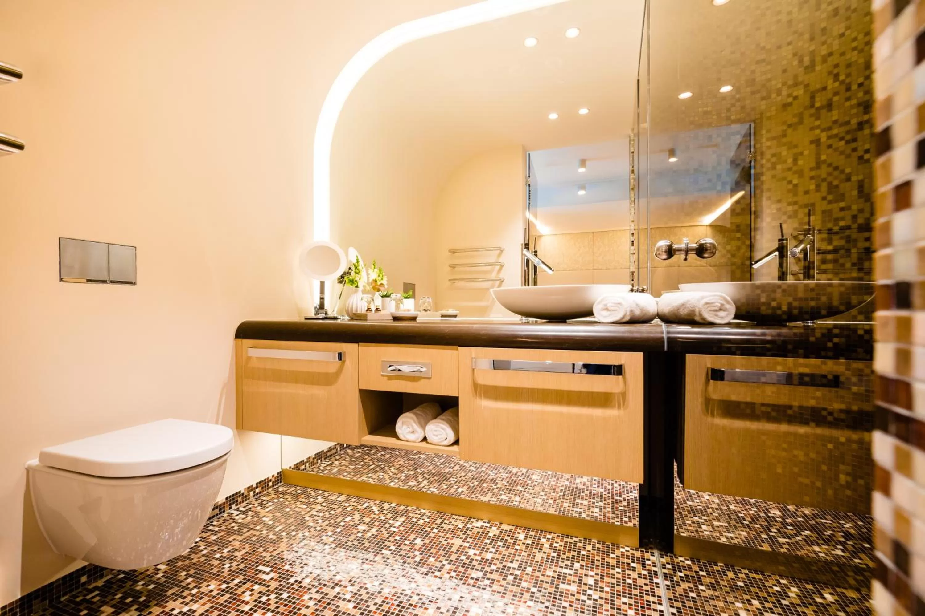 Bathroom in Hotel Neues Tor