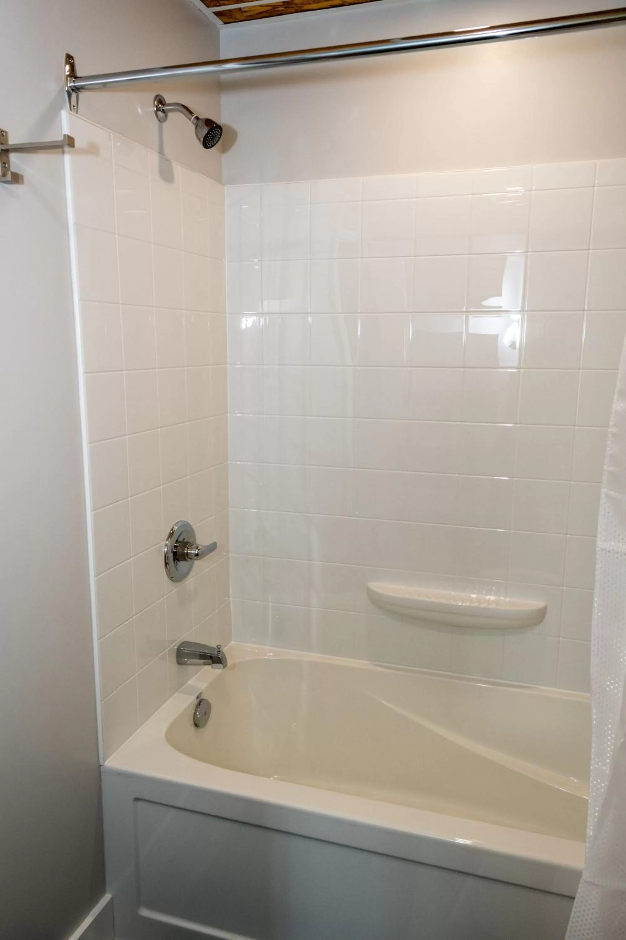 Shower in Morel Executive Suites