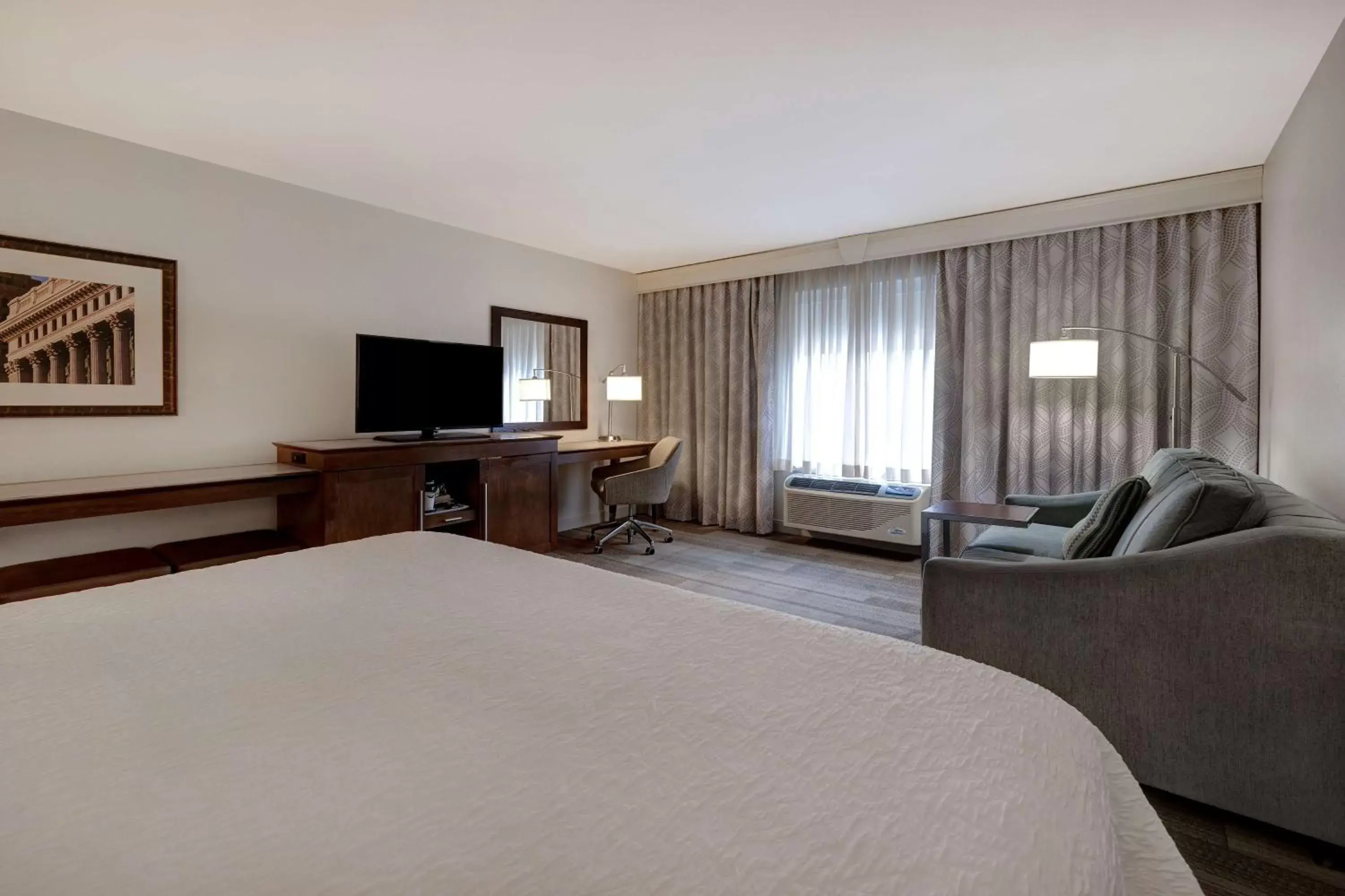 King Room with Sofa Bed in Hampton Inn & Suites Milwaukee West King Room with Sofa Bed in Hampton Inn & Suites Milwaukee West