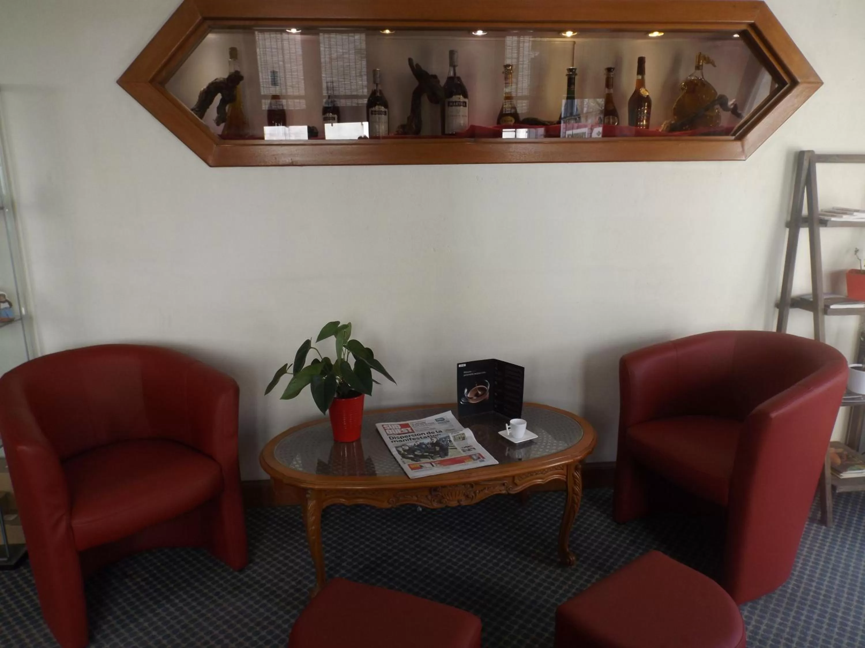 Decorative detail in Logis Hôtel La Résidence, Cognac Centre