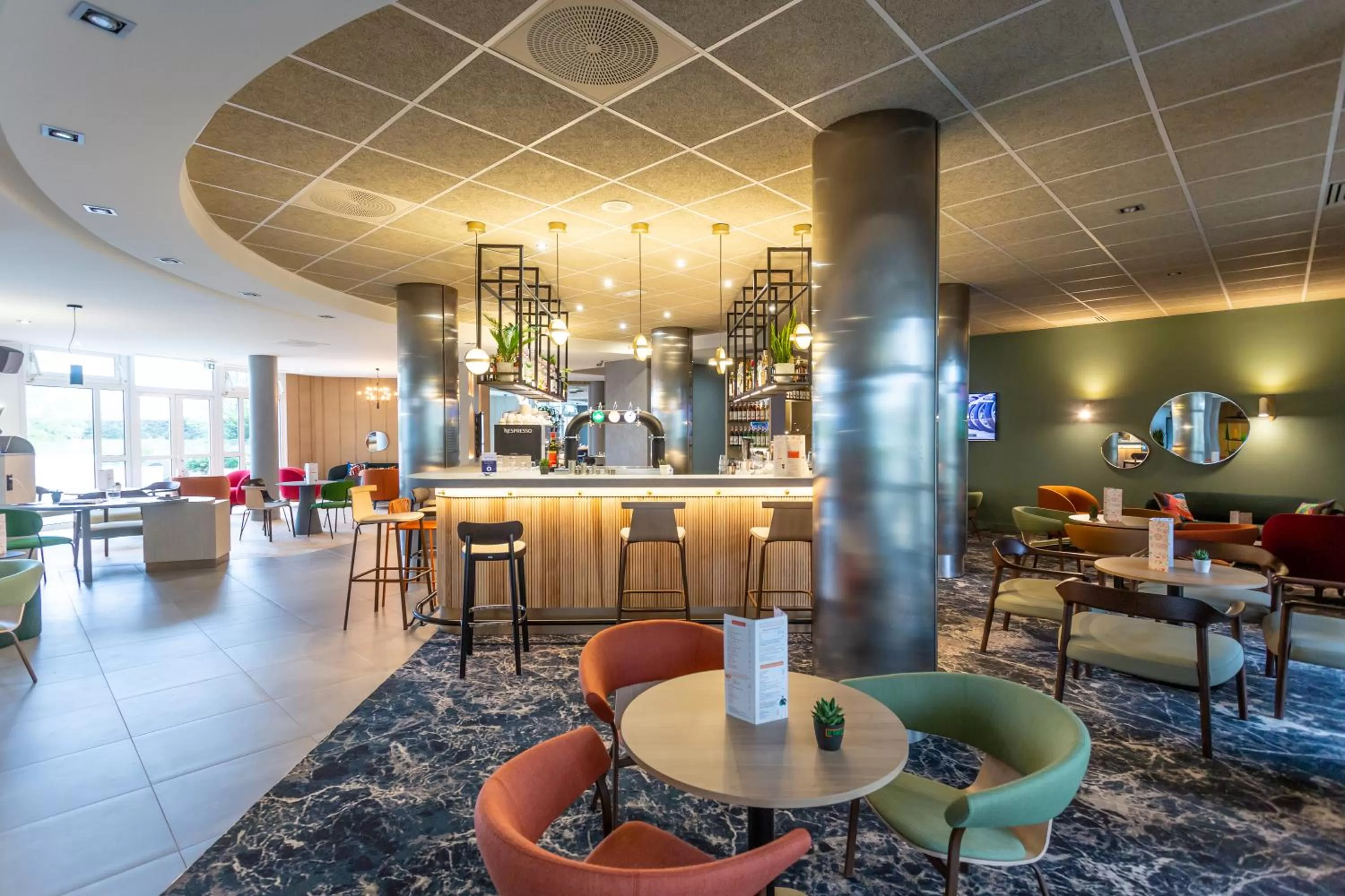 Lounge or bar in Novotel Bourges