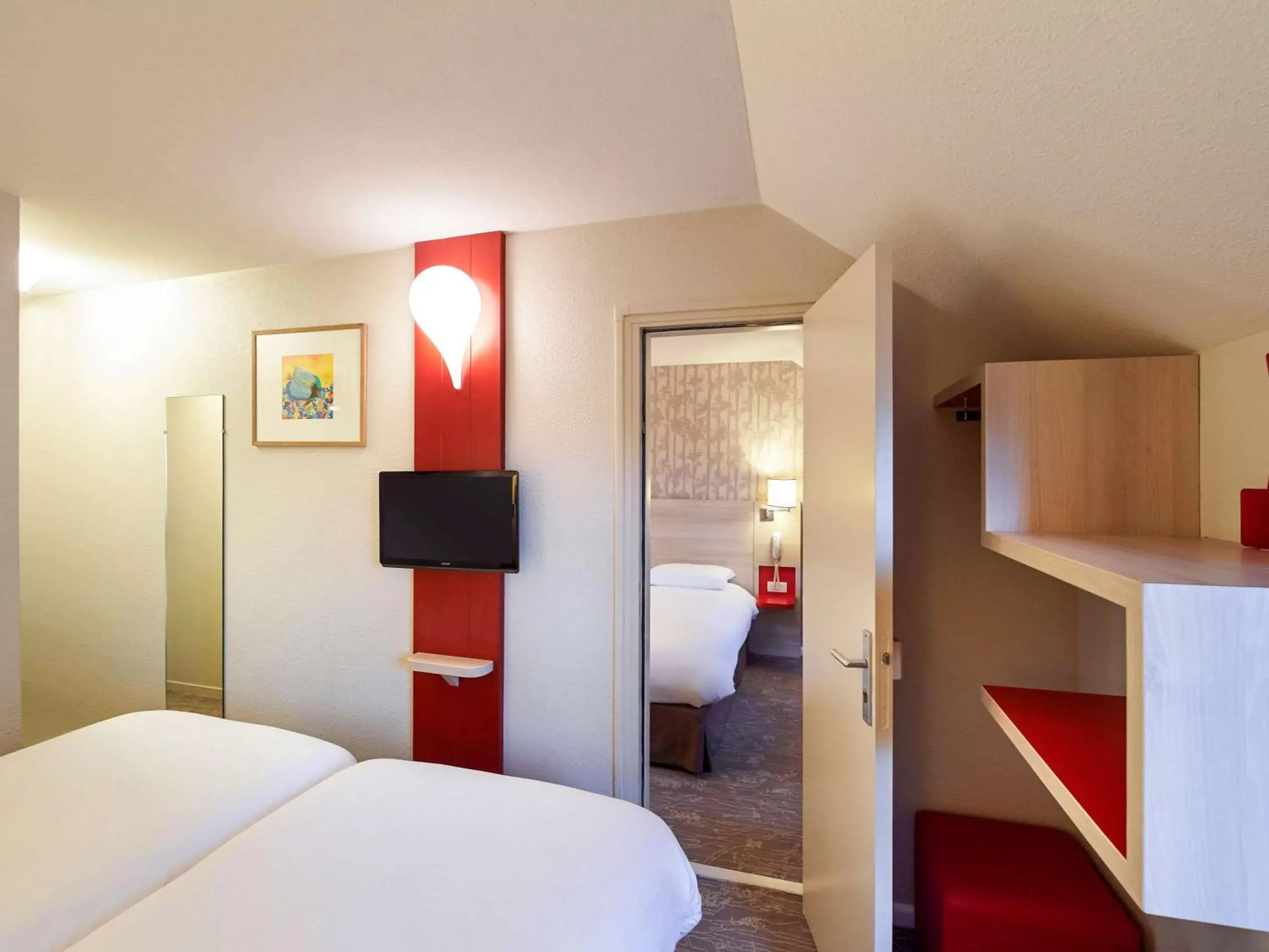 Standard Family Suite in ibis Styles Ouistreham Standard Family Suite in ibis Styles Ouistreham
