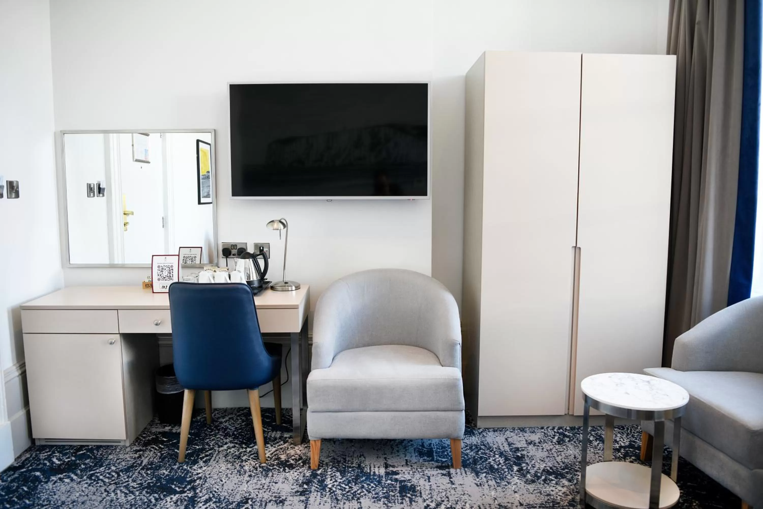 TV and multimedia in Dover Marina Hotel & Spa, Tapestry Collection by Hilton