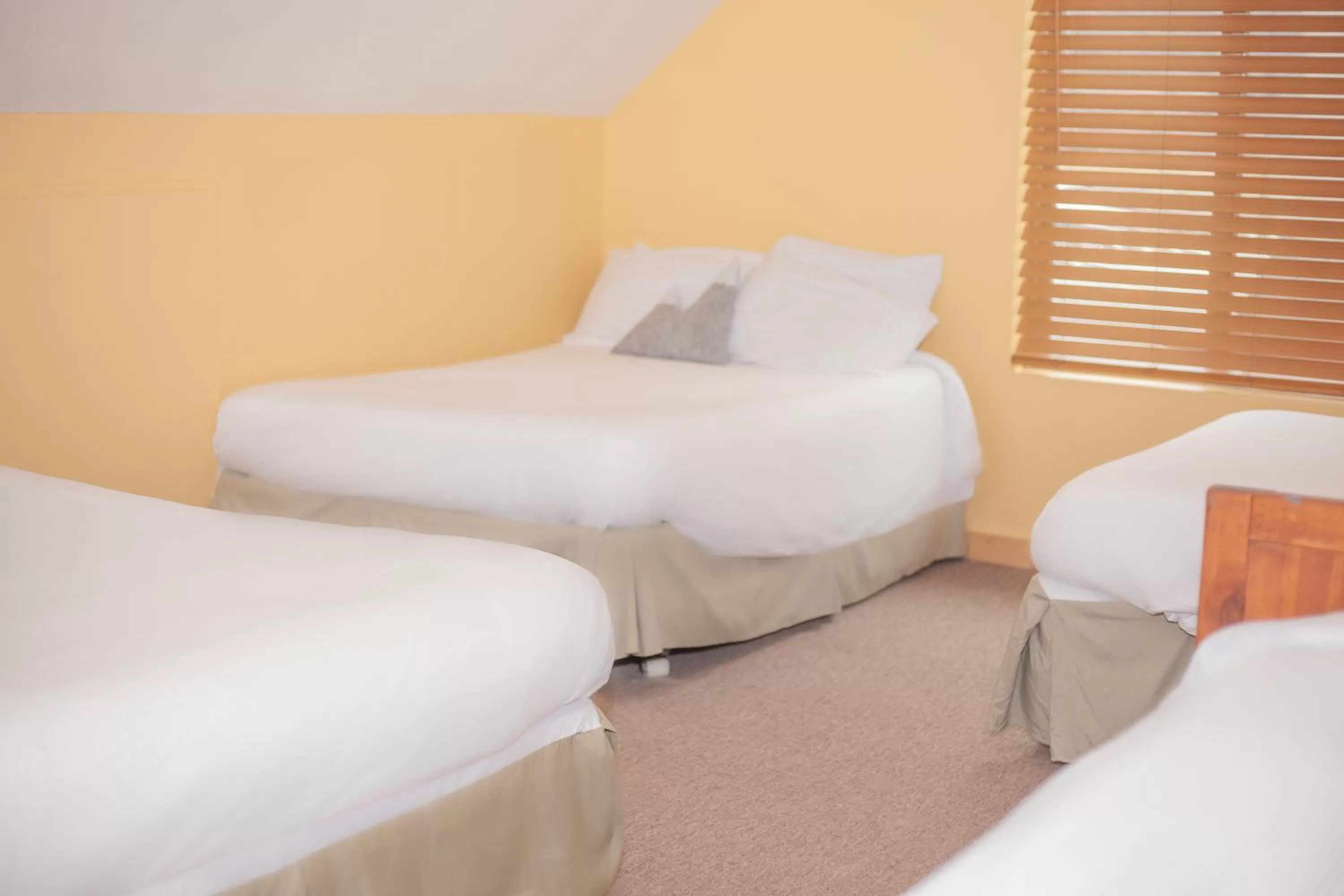 Bed in Crooked River Ranch Cabins