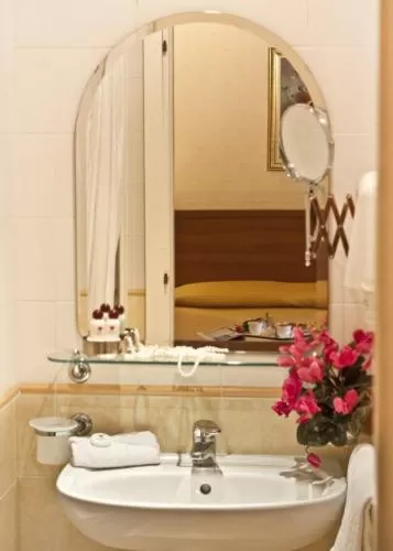 Bathroom in Hotel Astoria Garden