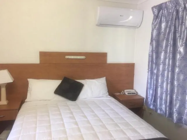 Bed in Bridge View Motel