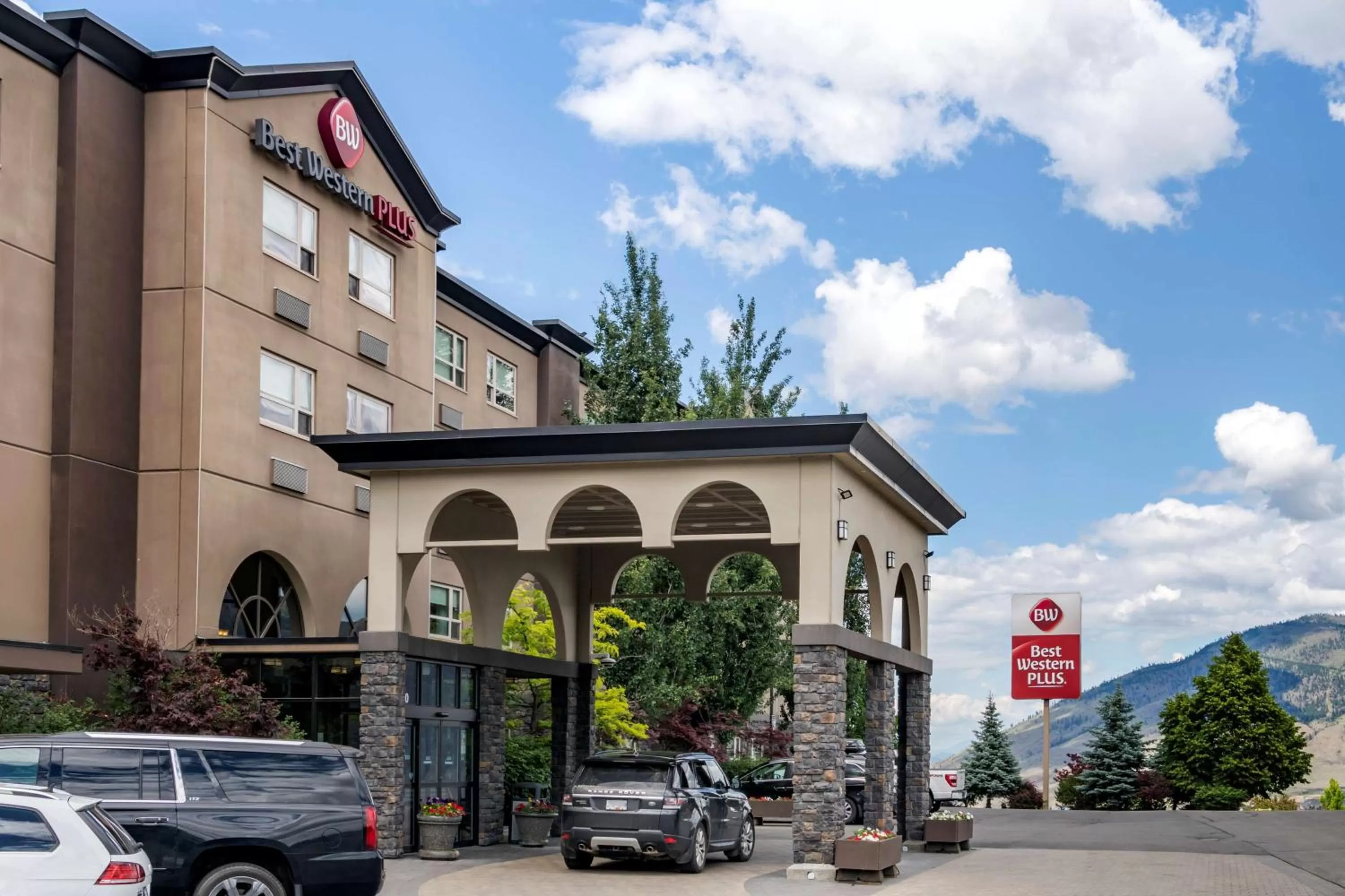 Property building in Best Western Plus Kamloops Hotel