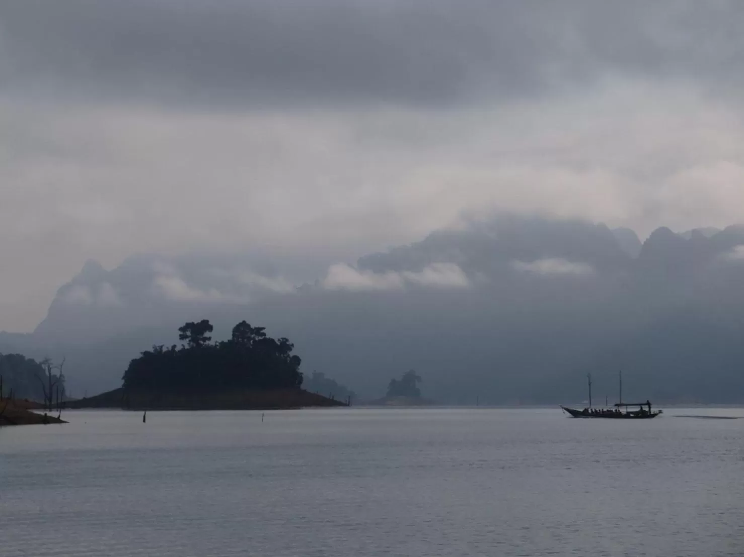 Hiking in Khao Sok Jungle Huts Resort