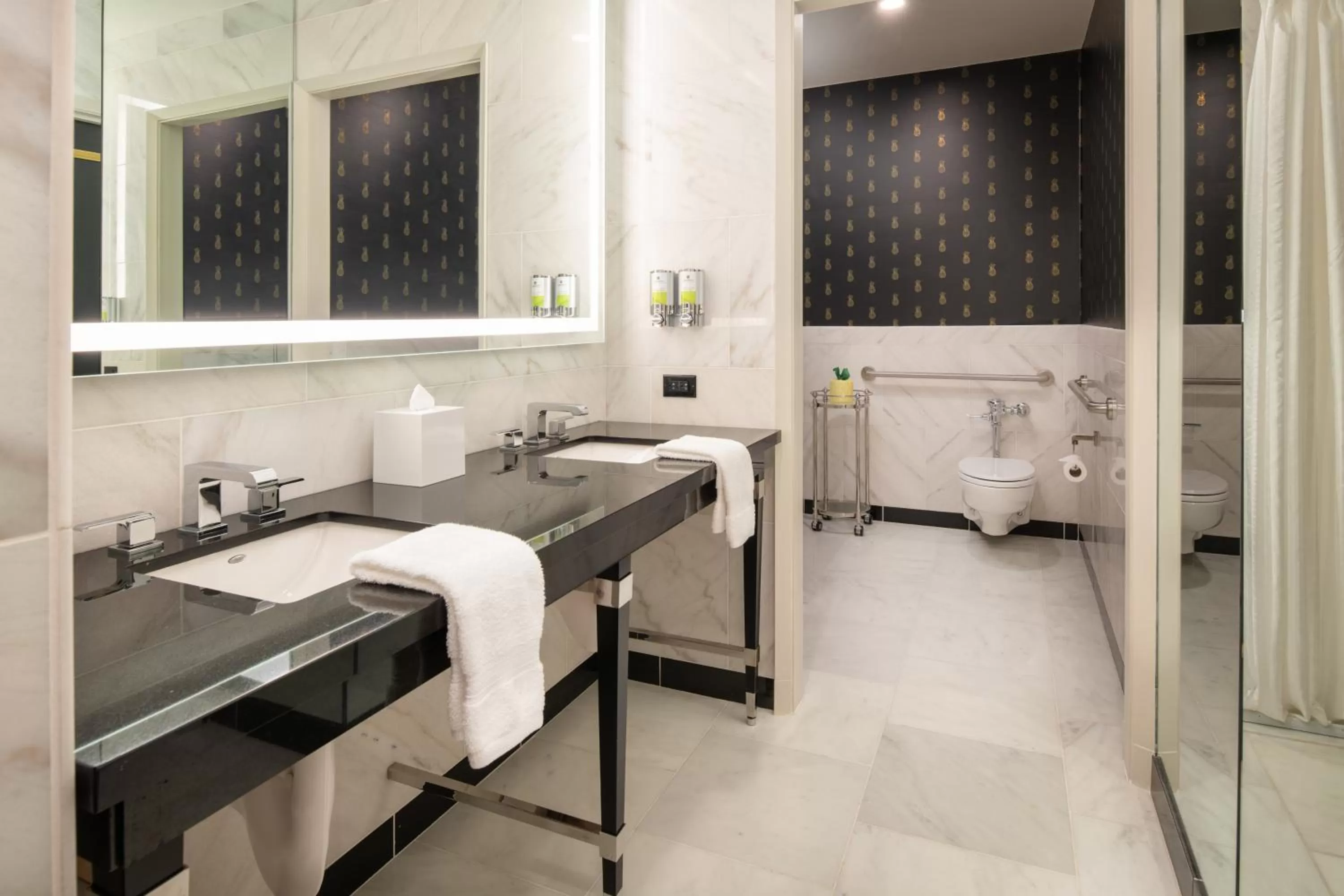 Bathroom, Bed in Staypineapple, An Elegant Hotel, Union Square