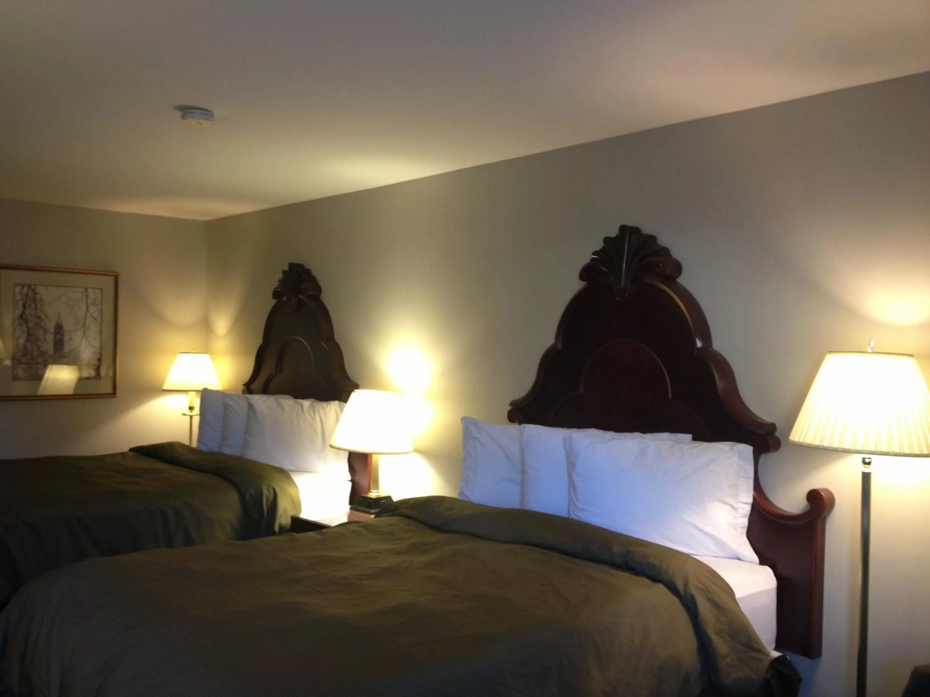 Bedroom in Midtown Motel & Suites