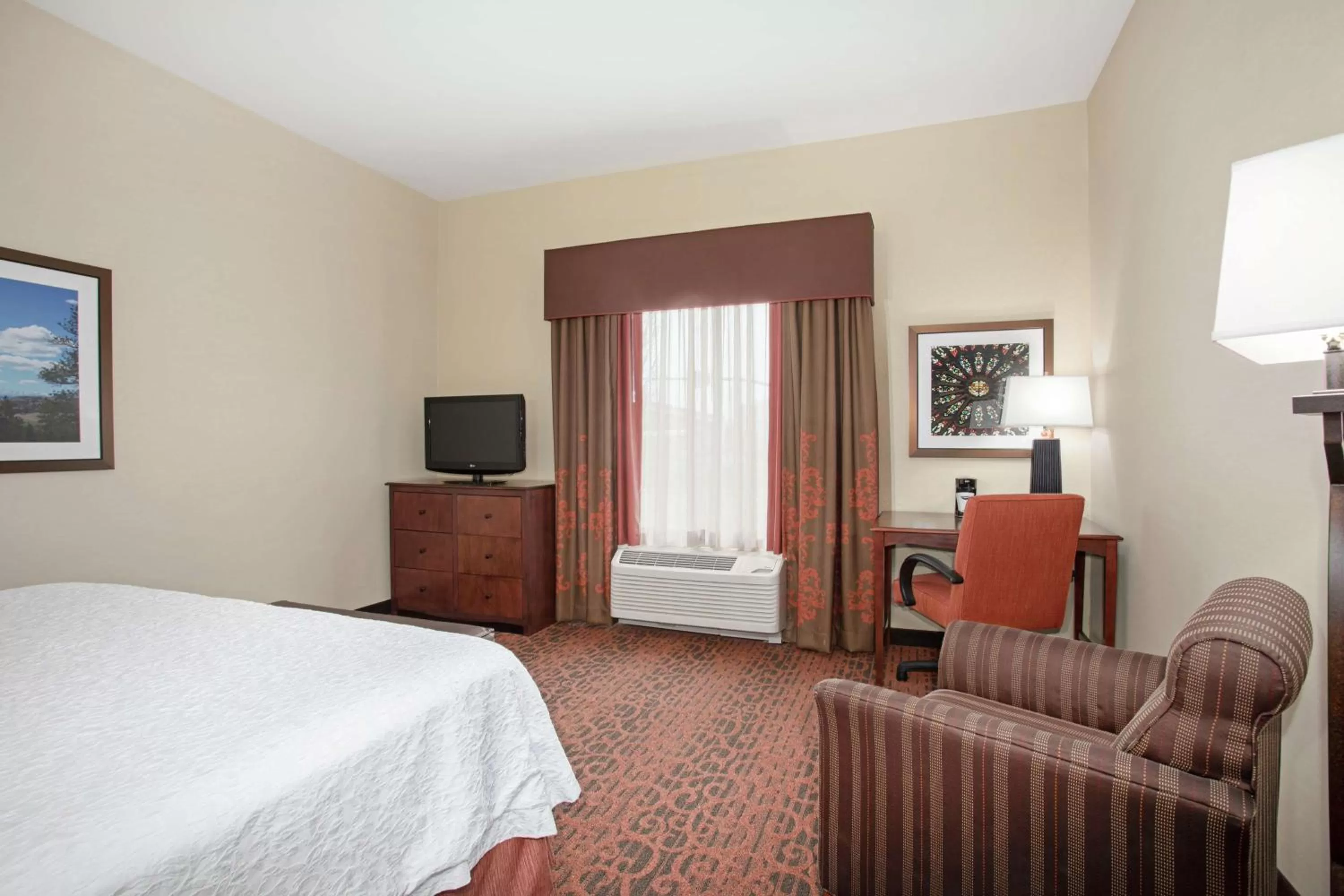 Bedroom, Bed in Hampton Inn and Suites Denver/South-RidgeGate