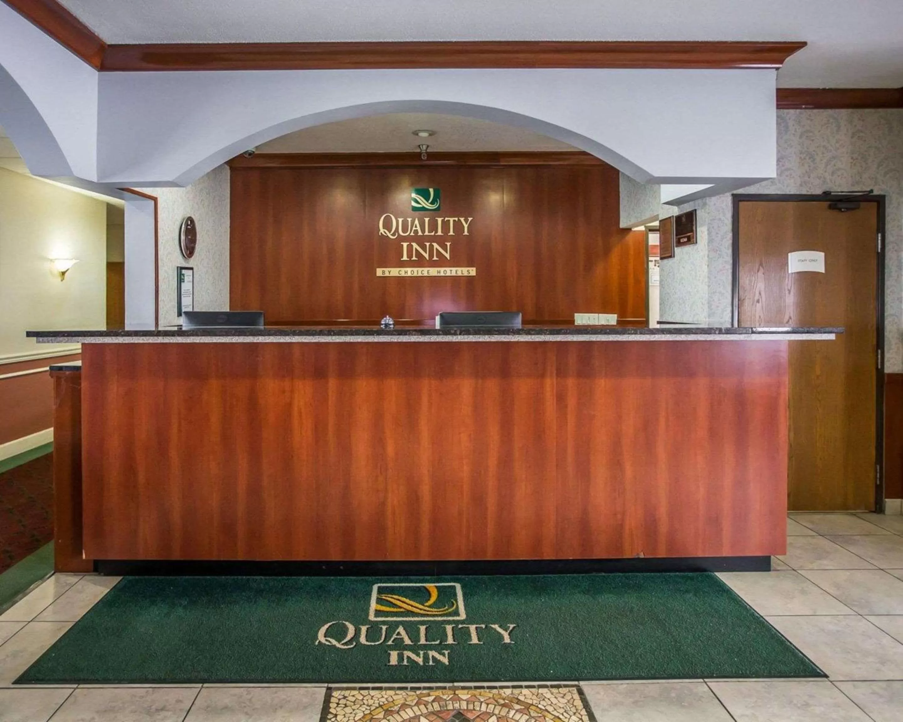 Lobby or reception in Quality Inn Peru near Starved Rock State Park