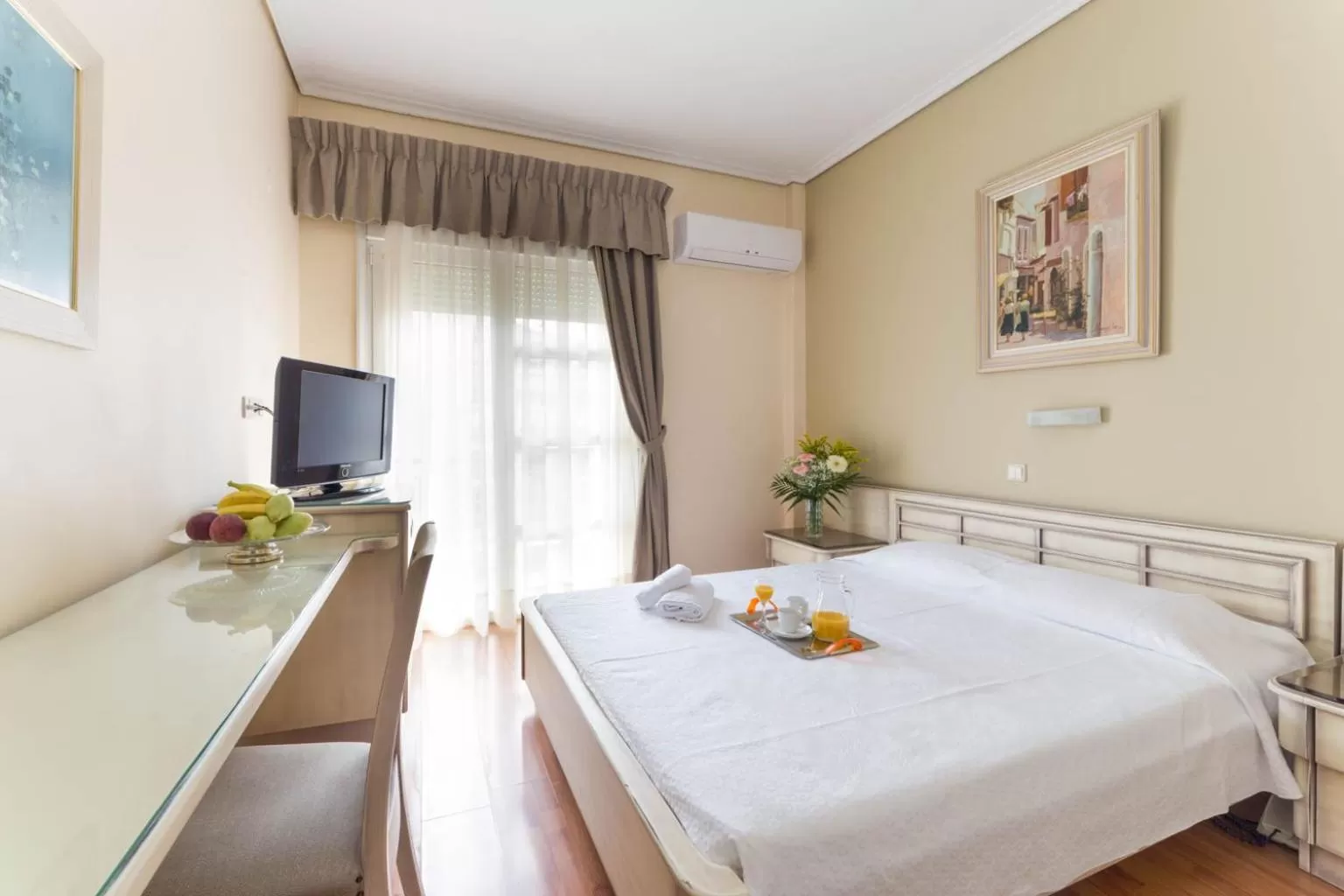 Photo of the whole room, Bed in Lido Hotel