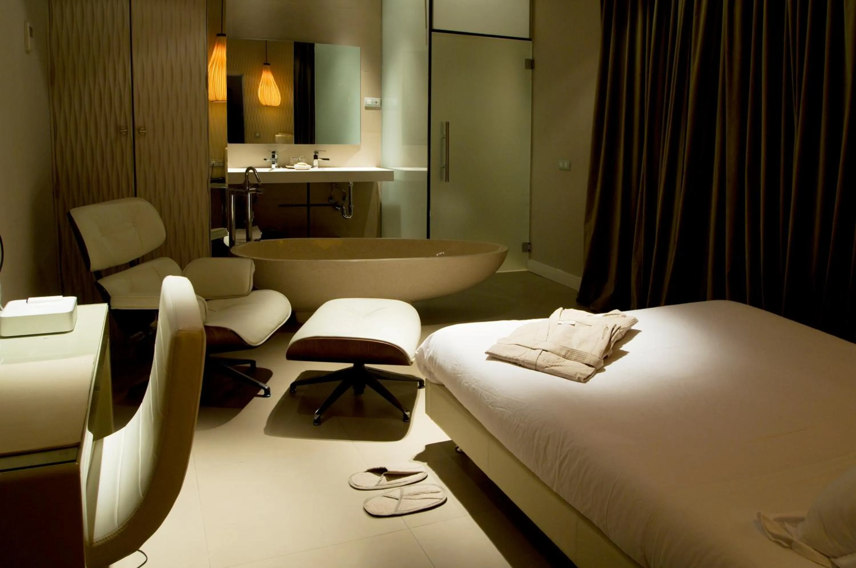 Photo of the whole room, Bed in Abalú Collection Boutique Gran Via