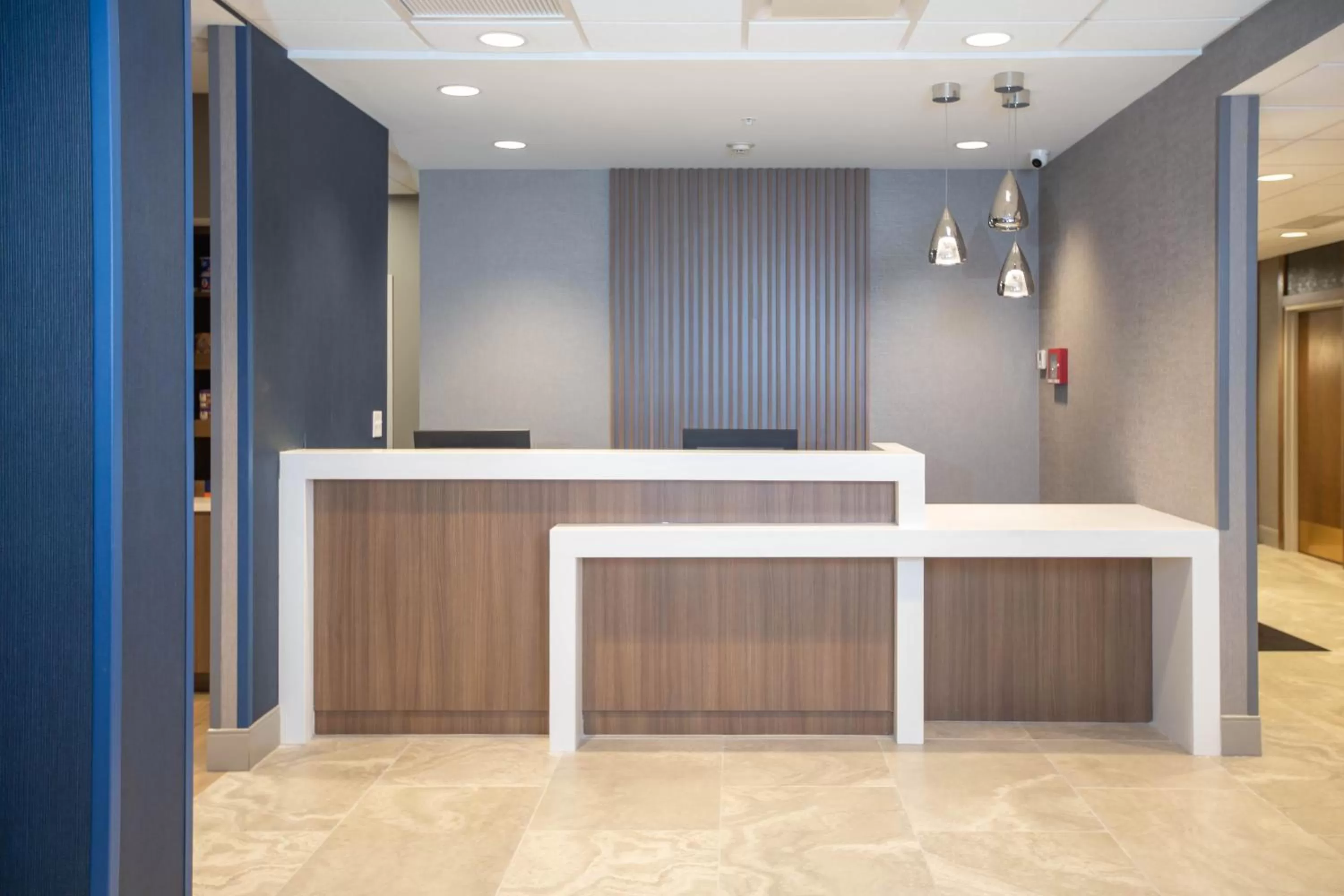 Lobby or reception in Candlewood Suites - Cleveland South - Independence by IHG