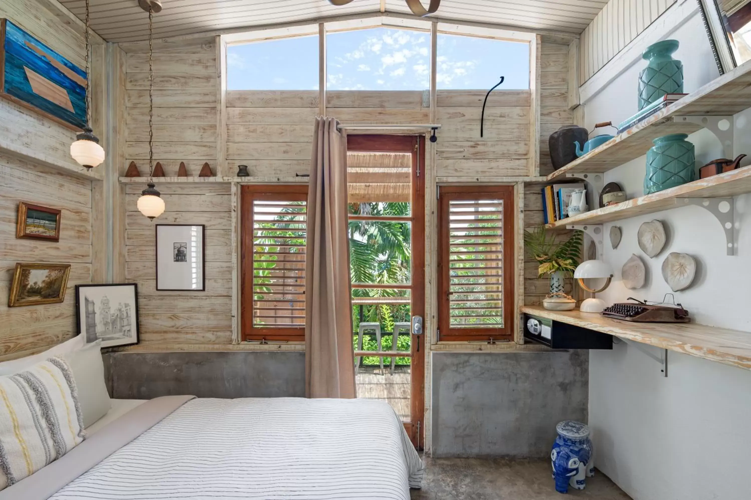 Queen Room with Balcony in La Botanica Hotel Queen Room with Balcony in La Botanica Hotel