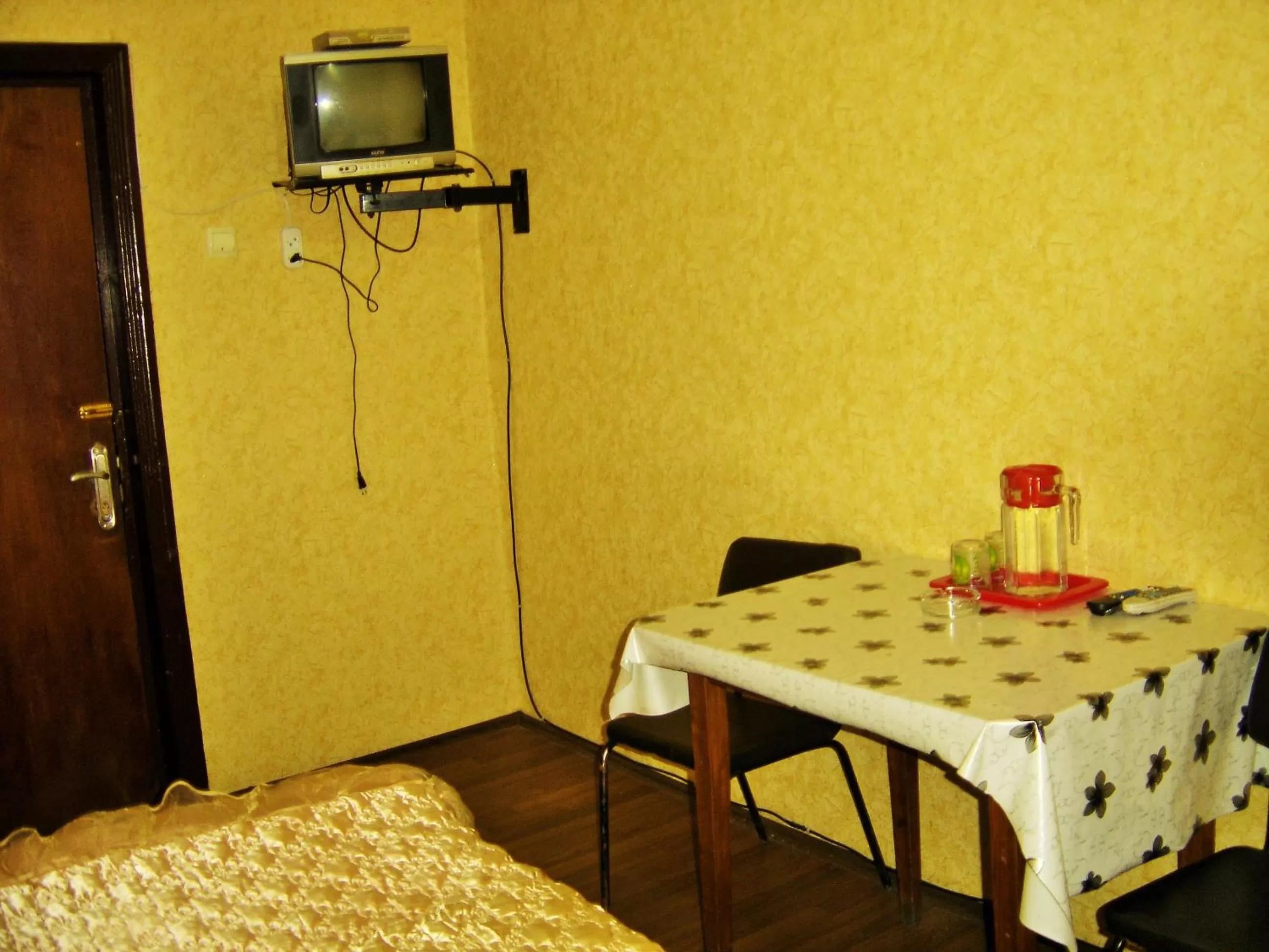 TV/Entertainment Center in Hotel Lilo near Airport