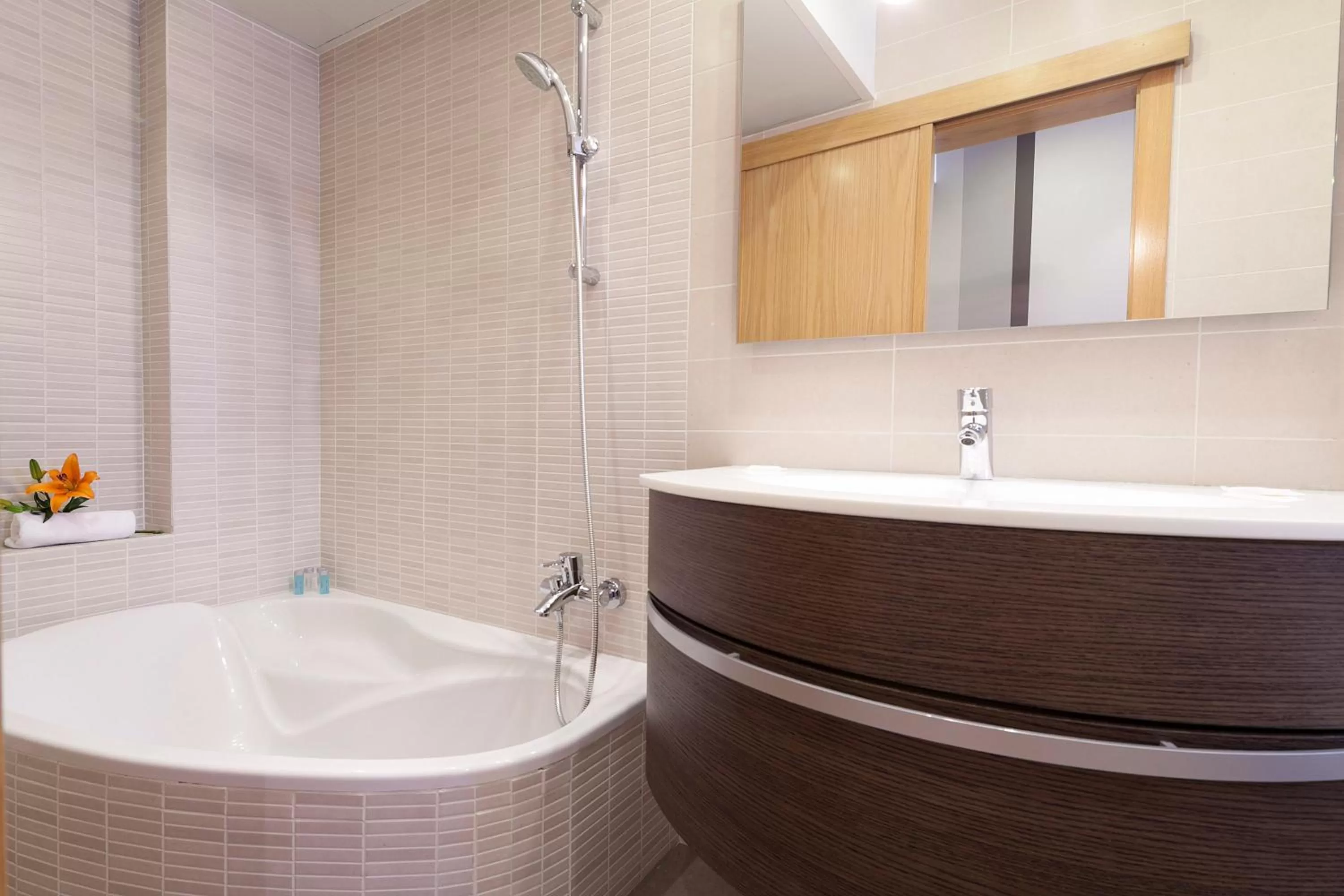 Bathroom in Hotel Acta Laumon