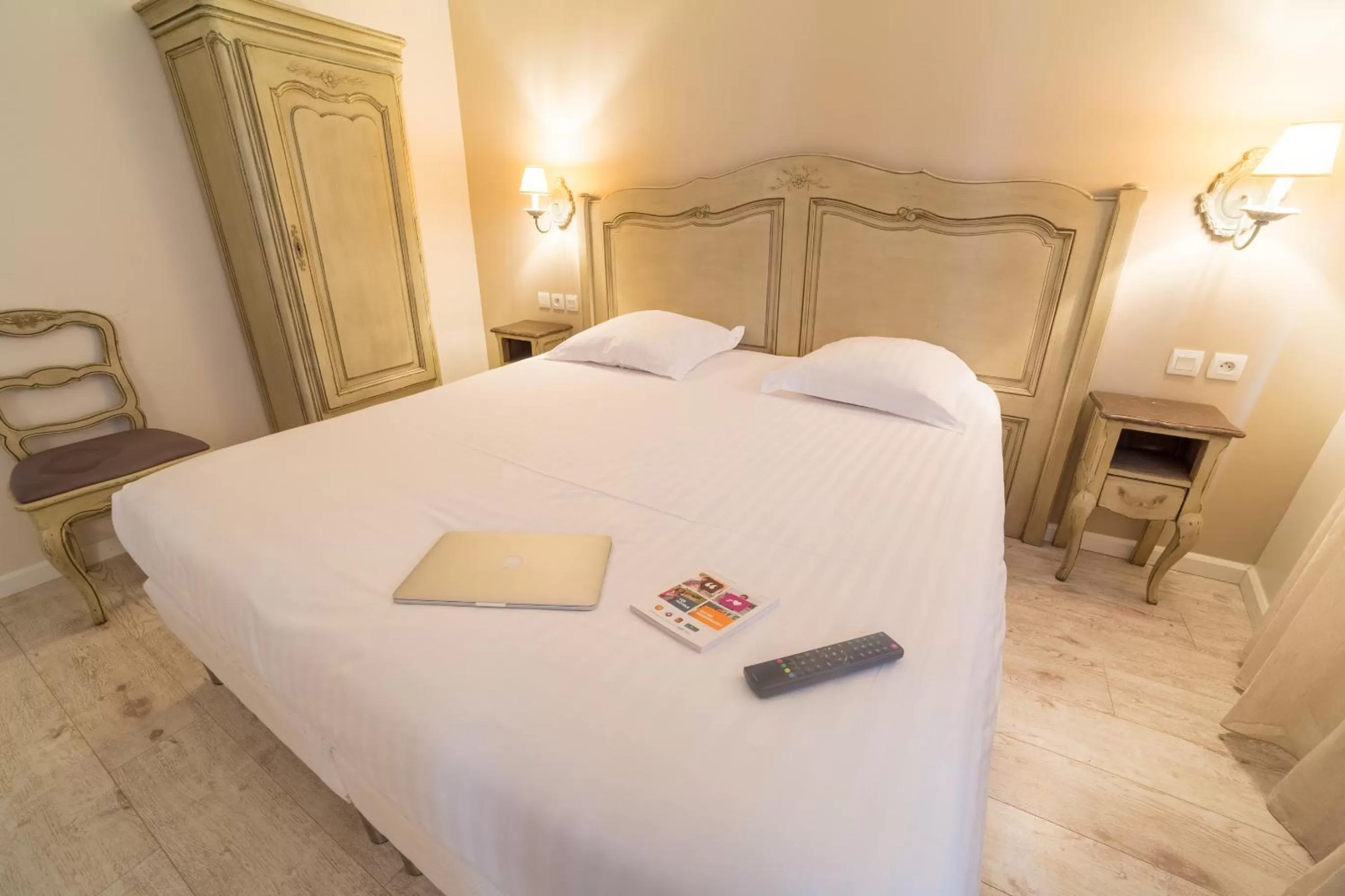 Classic Double or Twin Room in The Originals Boutique, Hôtel Les Poèmes de Chartres (Inter-Hotel)