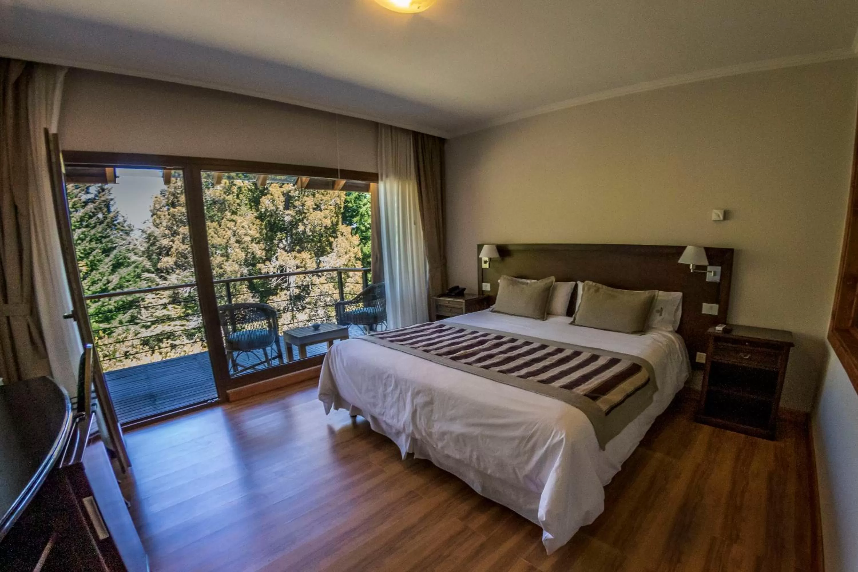 Photo of the whole room, Bed in Ruca Kuyen Golf & Resort