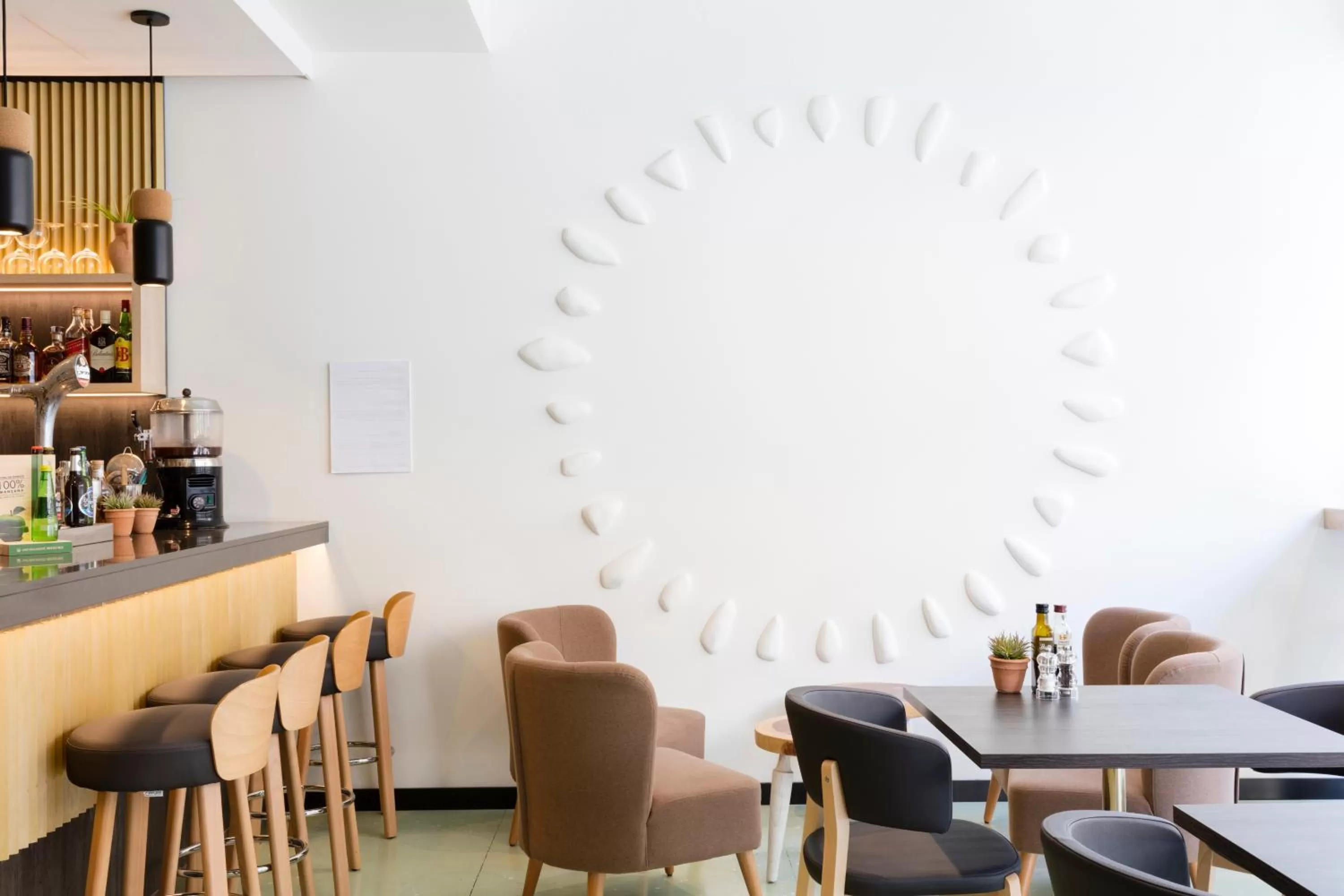 Restaurant/places to eat in Ars Magna Bleisure Hotel