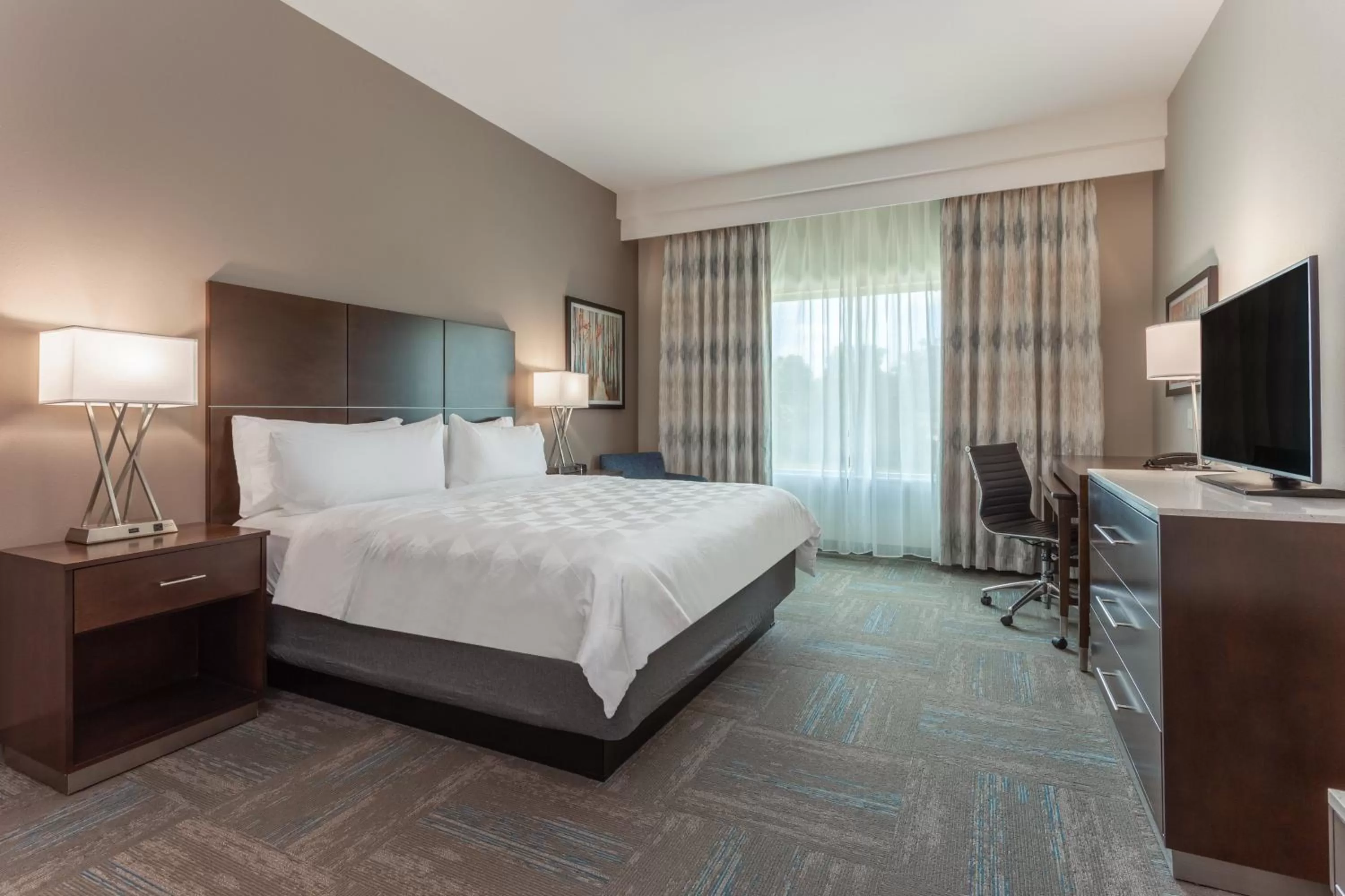 Photo of the whole room, Bed in Holiday Inn & Suites - Jefferson City by IHG