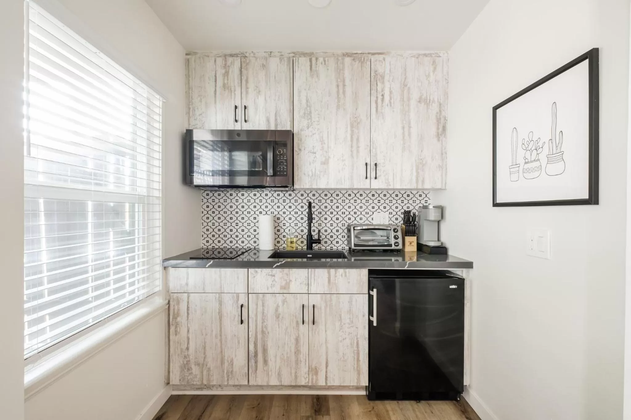 Coffee/tea facilities in The Marbella